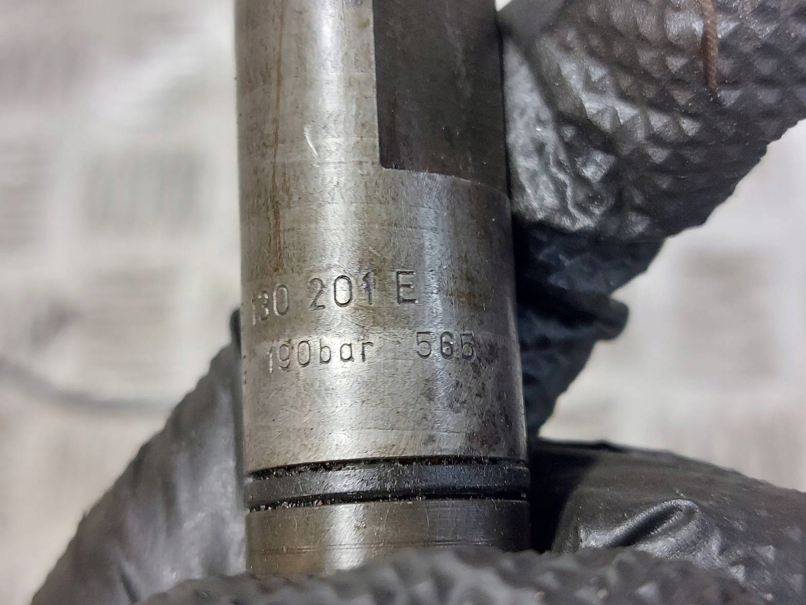 nozzle injector KOMPLET AUDI A6 C4 046130202E 046130201E