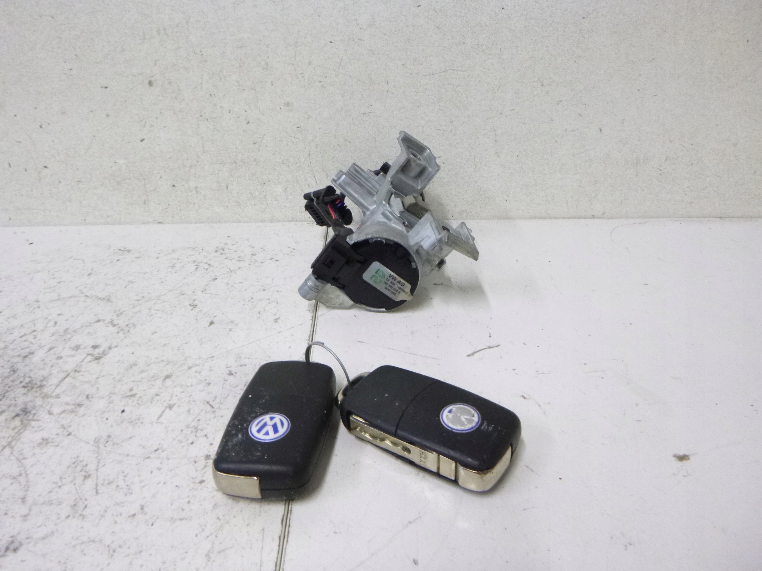 ignition connector key keys VW Touran Golf V 1K0905851 OE