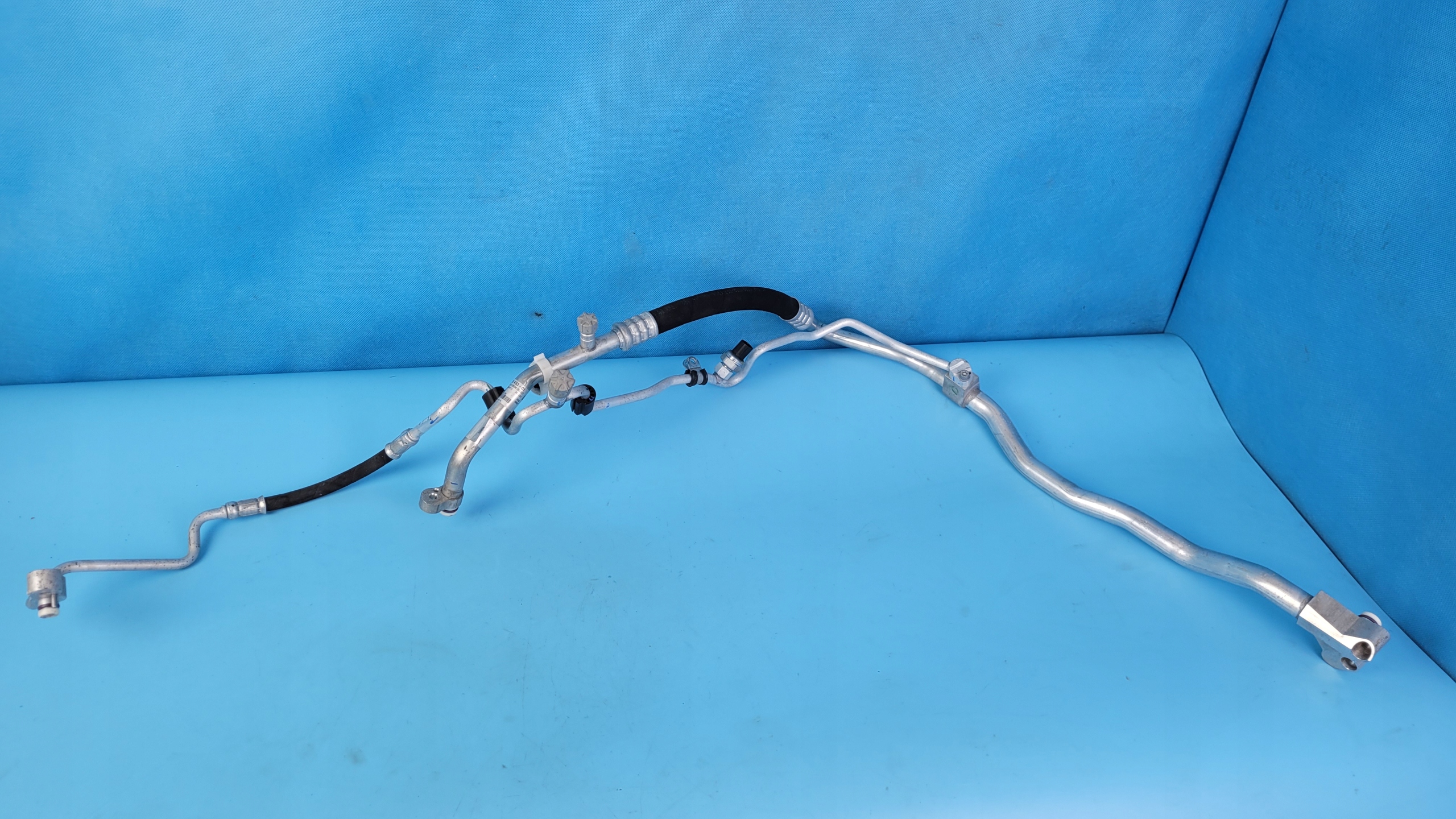 BMW F48 шланг кондиціонера 6805433 6805432