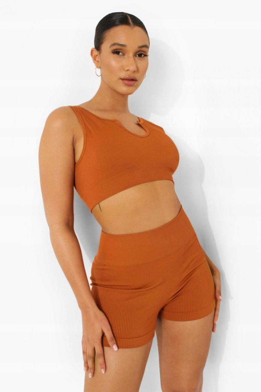 BOOHOO PRĄŻKOWANY CROP TOP NA RAMIĄCZKACH S Kolor brązowy
