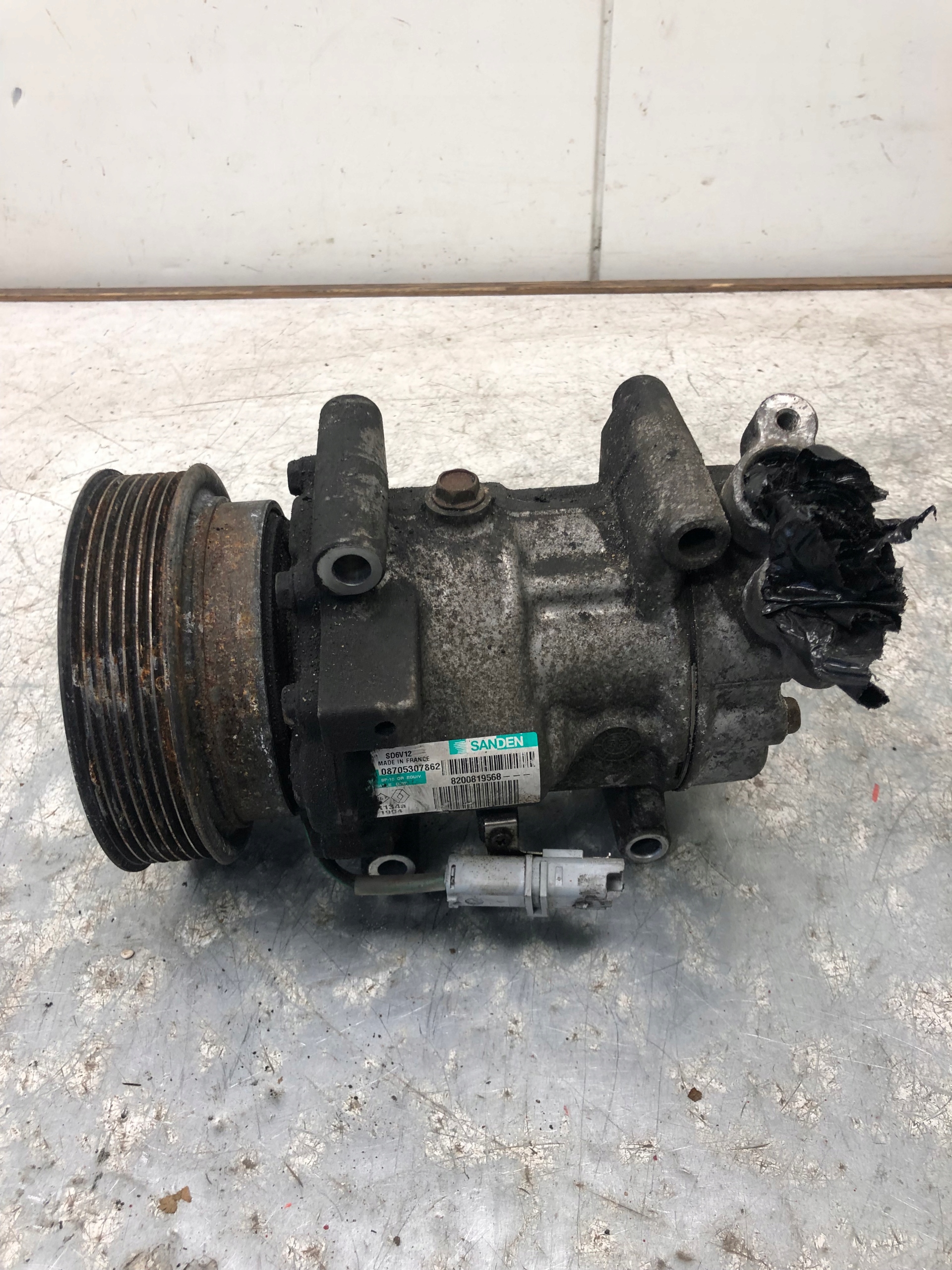 compressor compressor; of the air conditioning RENAULT CLIO III 8200819568