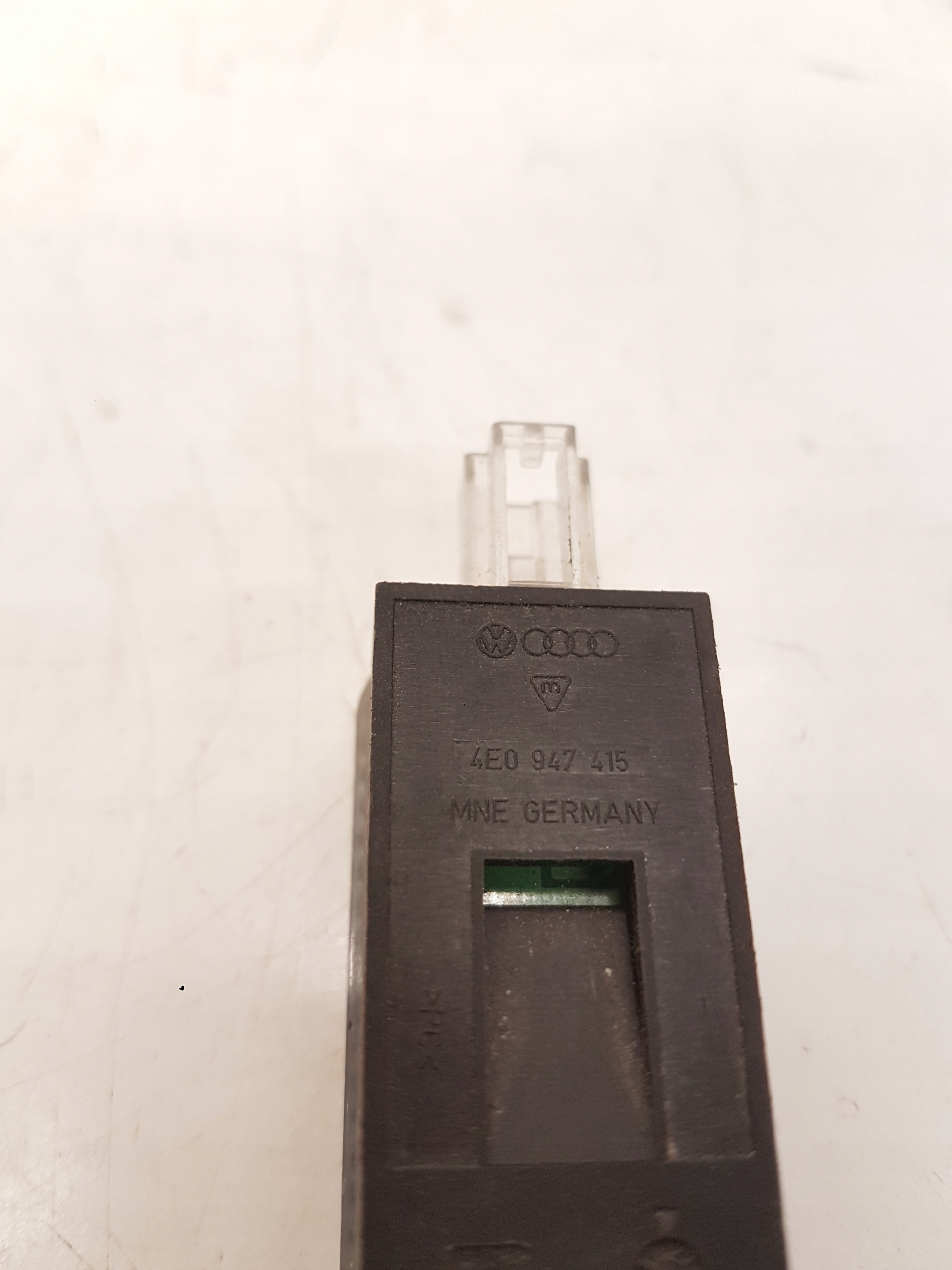 LAMPKA OŚWIETLENIE KABINY AUDI LED 4E0947415 Typ samochodu Samochody osobowe