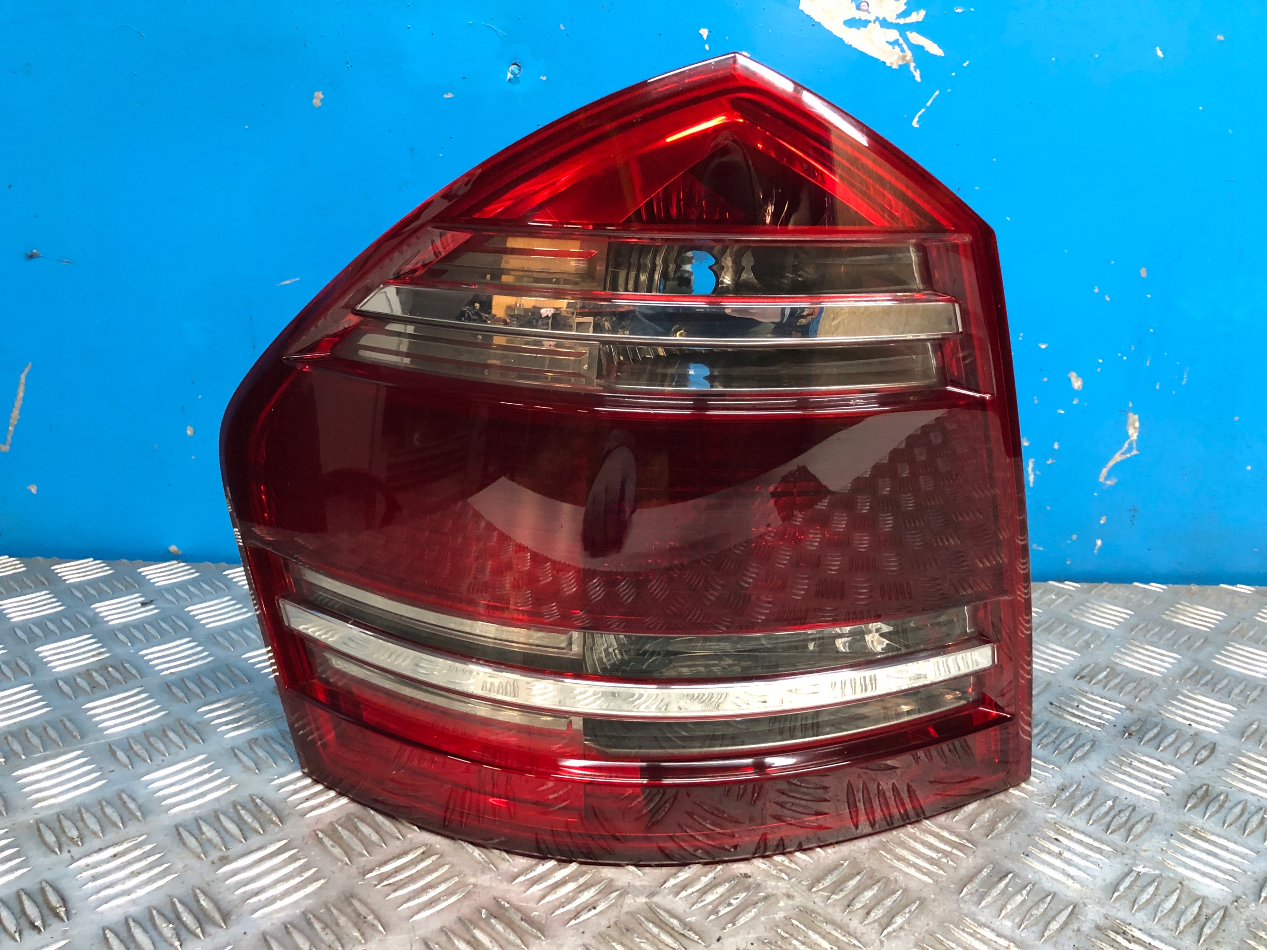 MERCEDES GL X164 LAMPA LEWY TYŁ LEWA TYLNA A1648200564