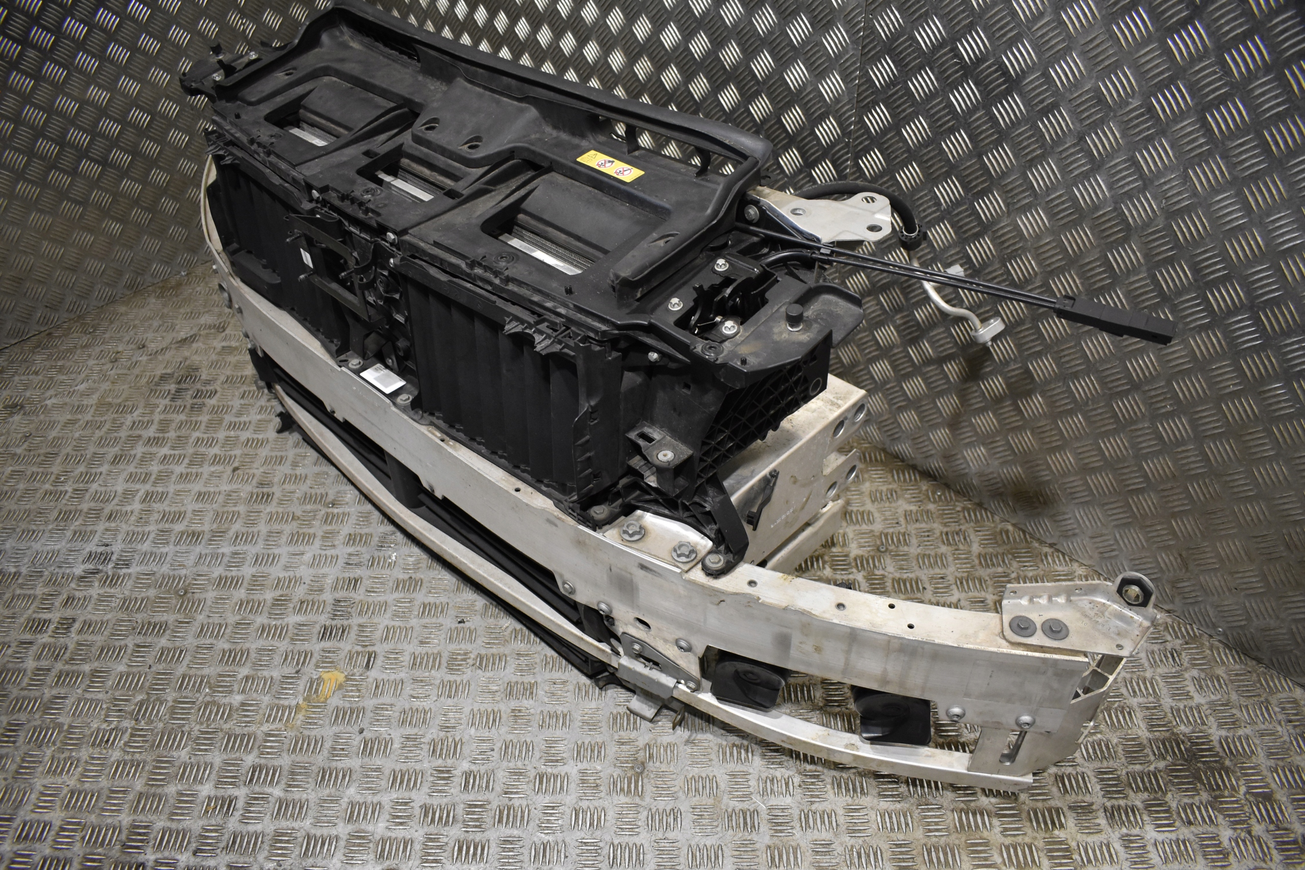 IDEALNY front panel, wall radiator fan MERCEDES W223 400D 350D 1