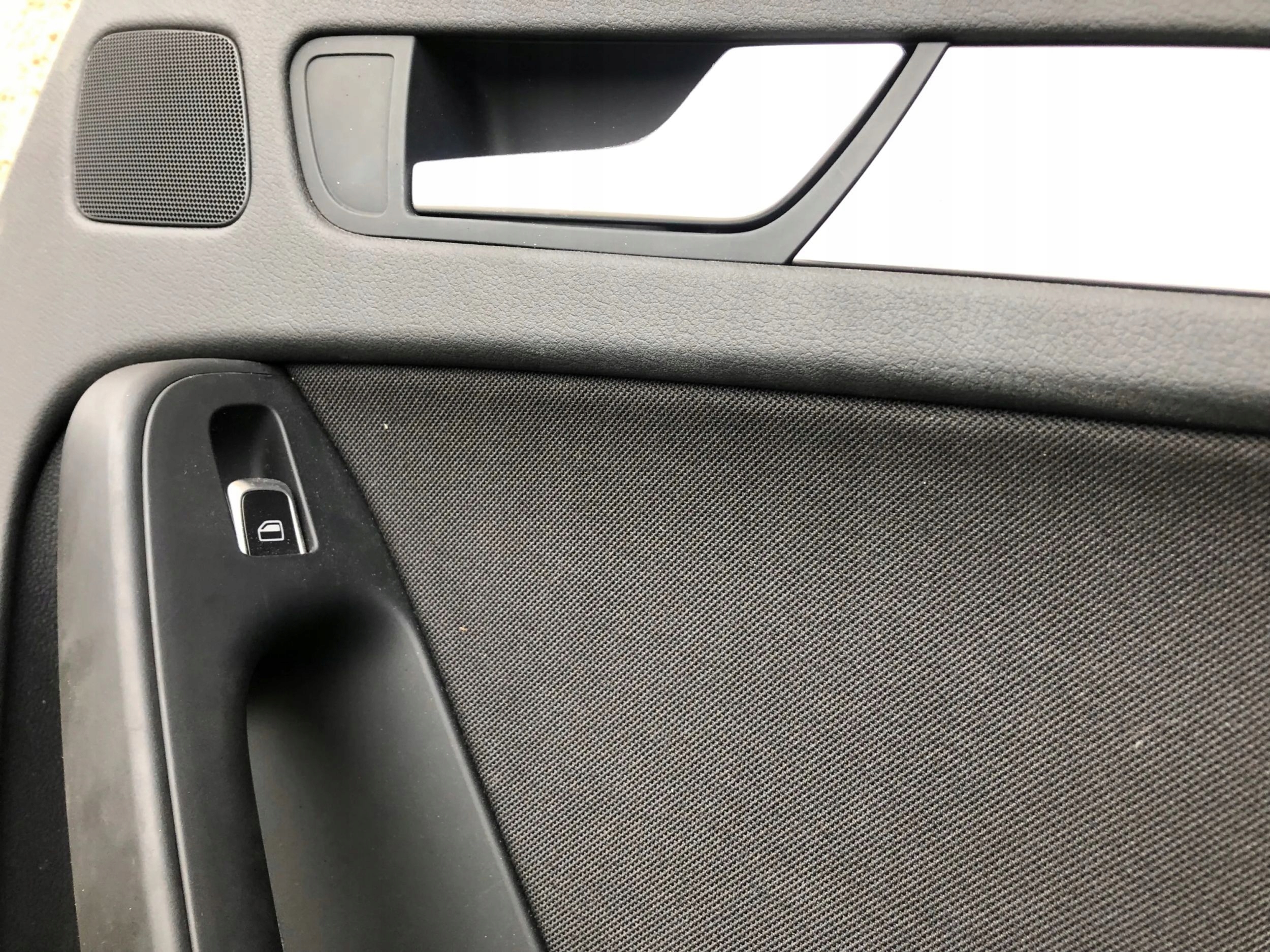 AUDI A4 B8 LIFT side upholstery right rear part 0117