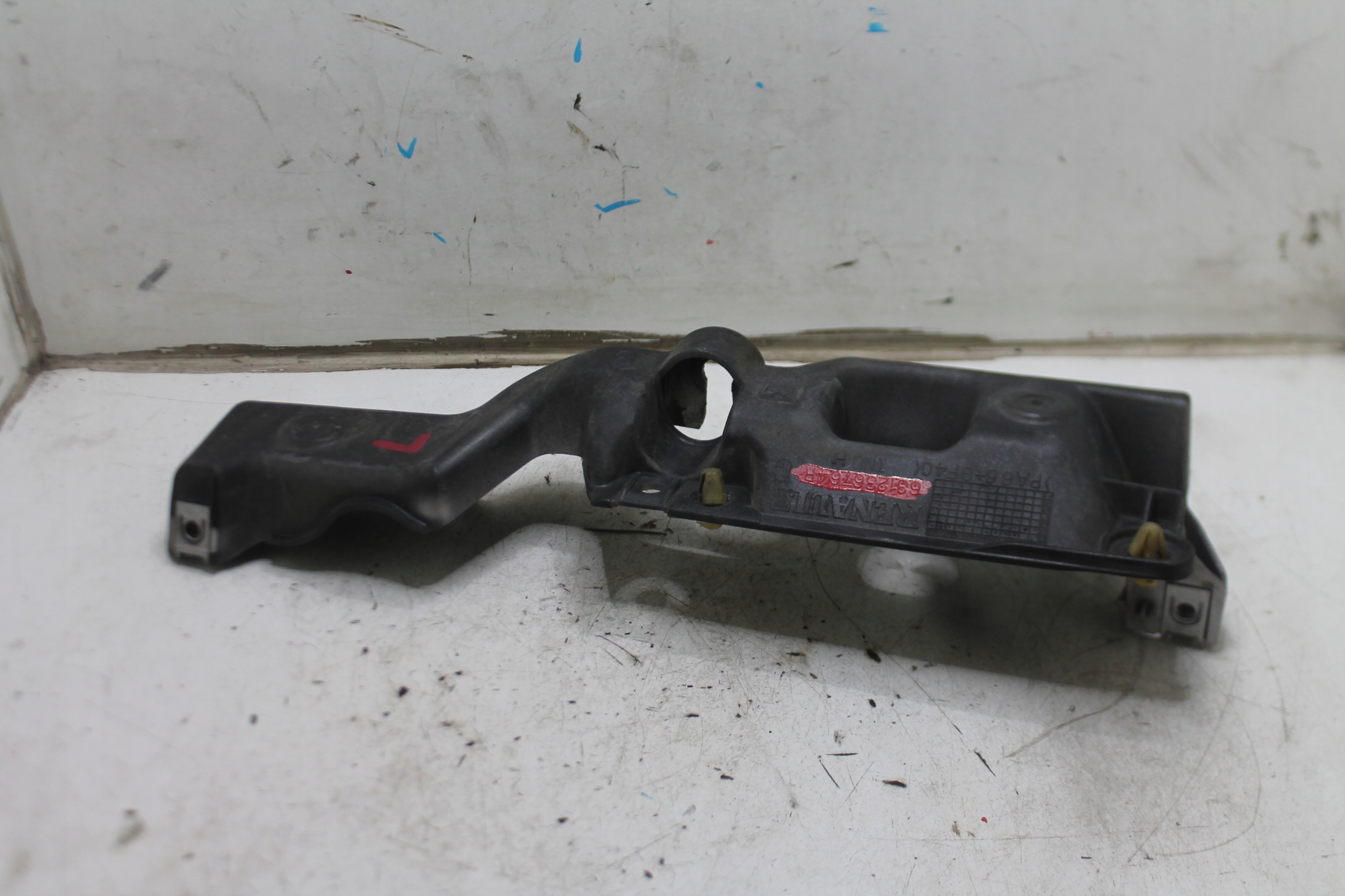 support holder left front 631236764R RENAULT SCENIC III LIFT 13-16