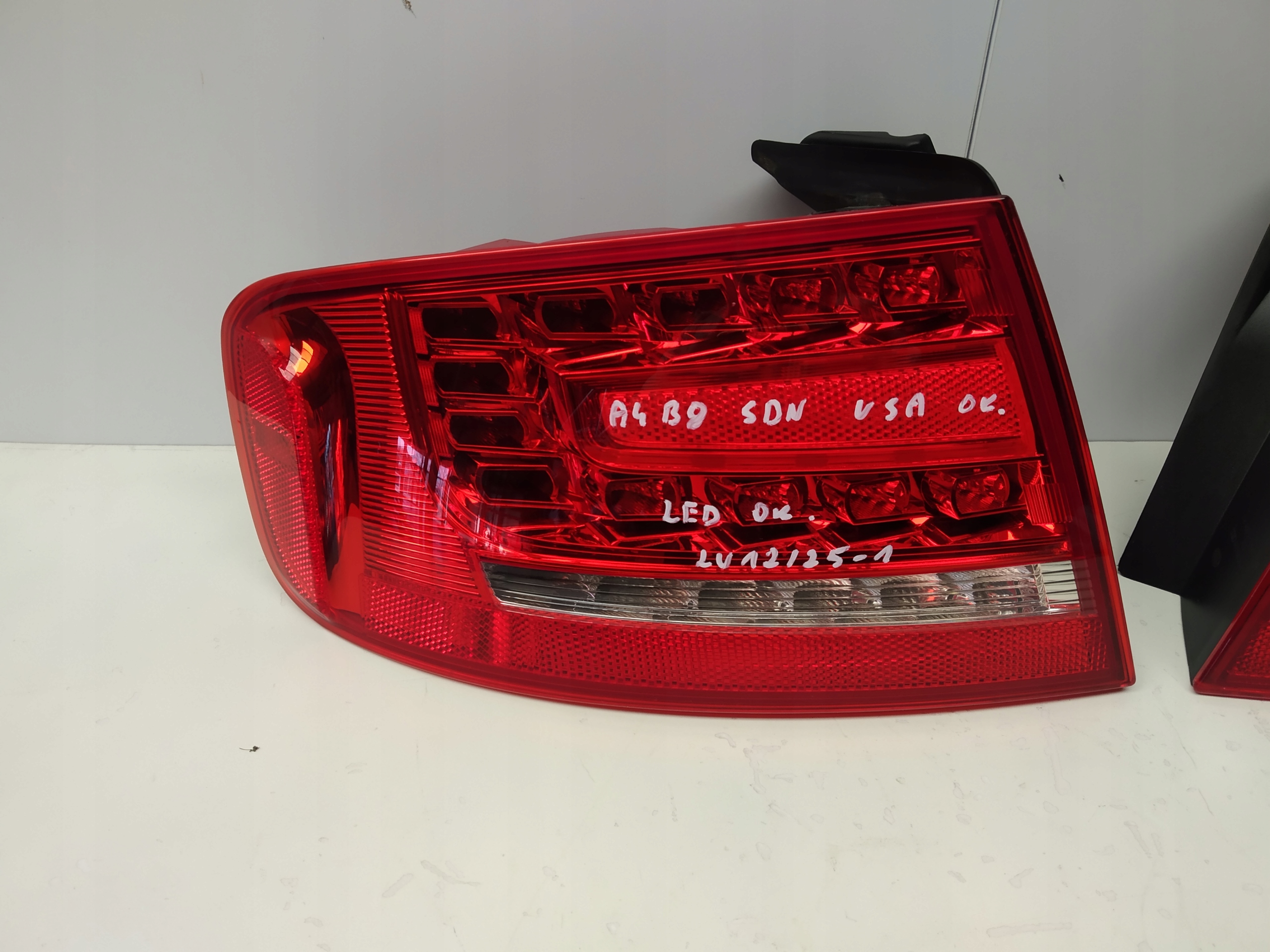 2008-2011r Audi A4 B8 sedan USA light rear part left right Full Led