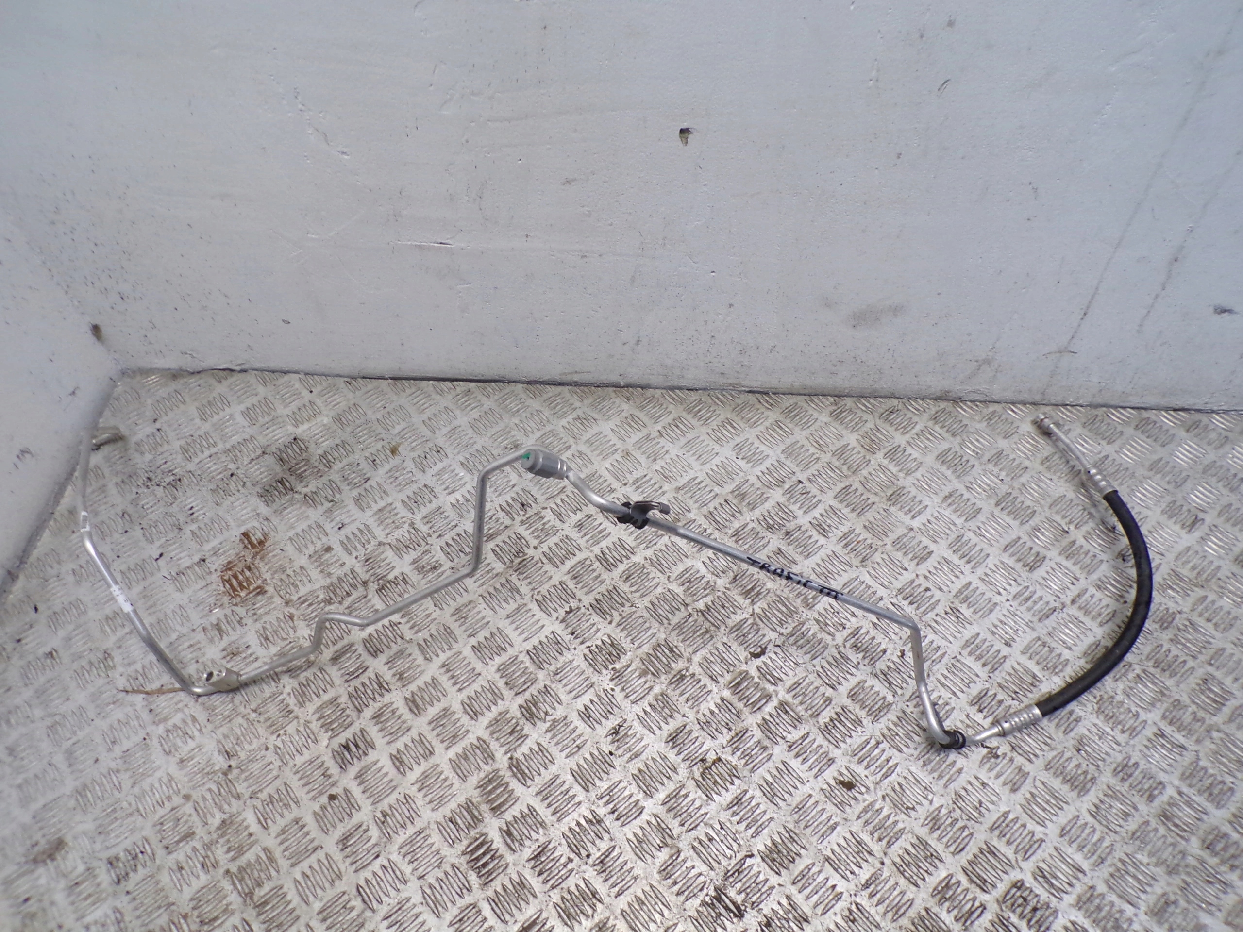 924404205R - ТРУБКА КОНДИЦІОНЕРА RENAULT TRAFIC III 3 FV