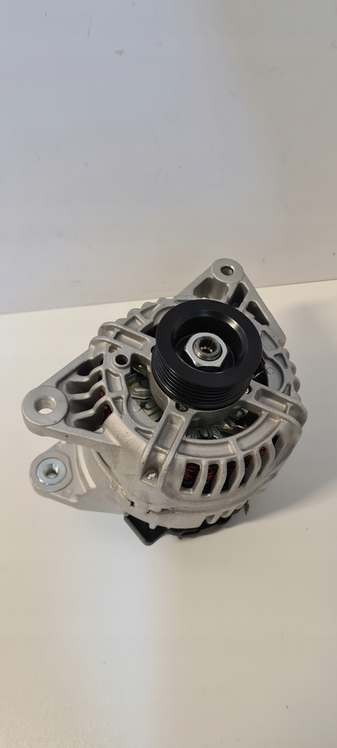 Alternator HELLA 8EL 012 428-171 14 V 90 A Audi Skoda Volkswagen Prąd ładowania alternatora 90 A