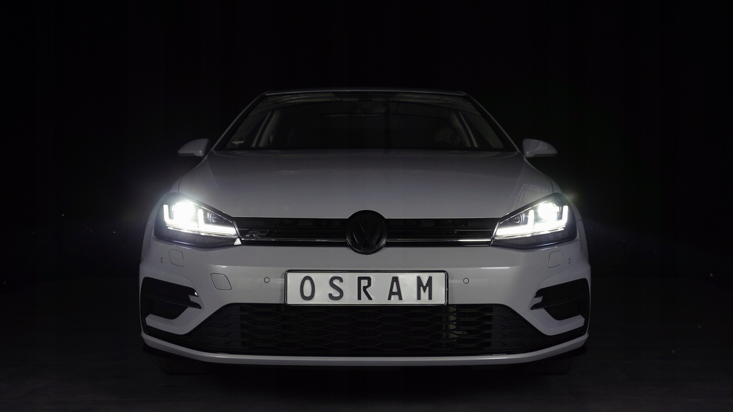 REFLEKTOR OSRAM VW GOLF 7.5 BLACK LEDHL109-BK FS1 Strona zabudowy lewe + prawe