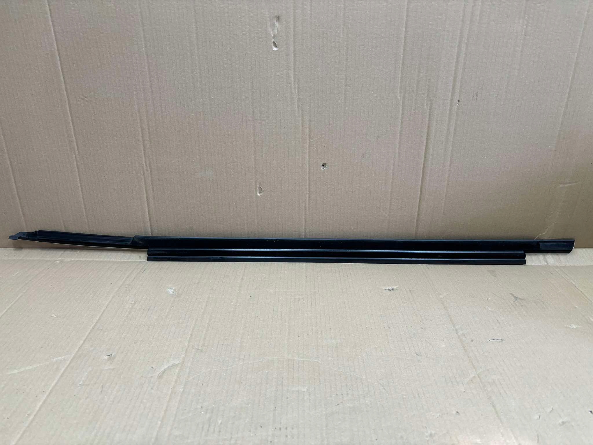 moulding dust door CHROM right front AUDI A5 8T 8T8853284F