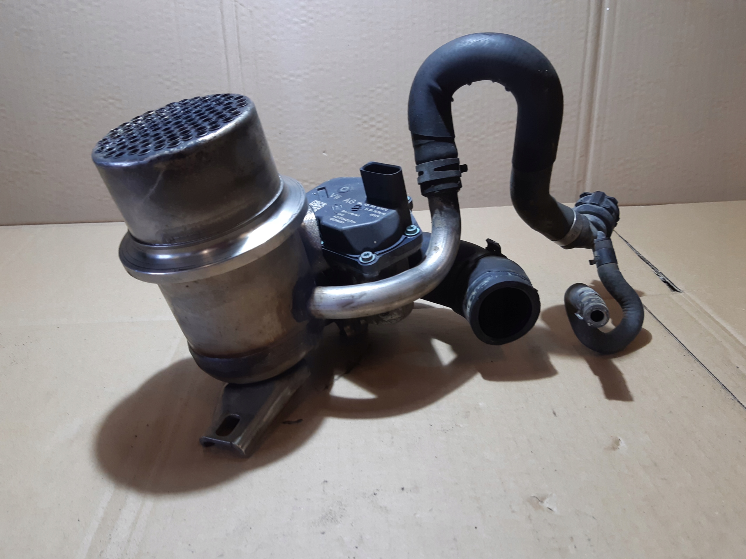 AUDI A3 8V 1.6 TDI Abgaskuehler AGR EGR 04L131512