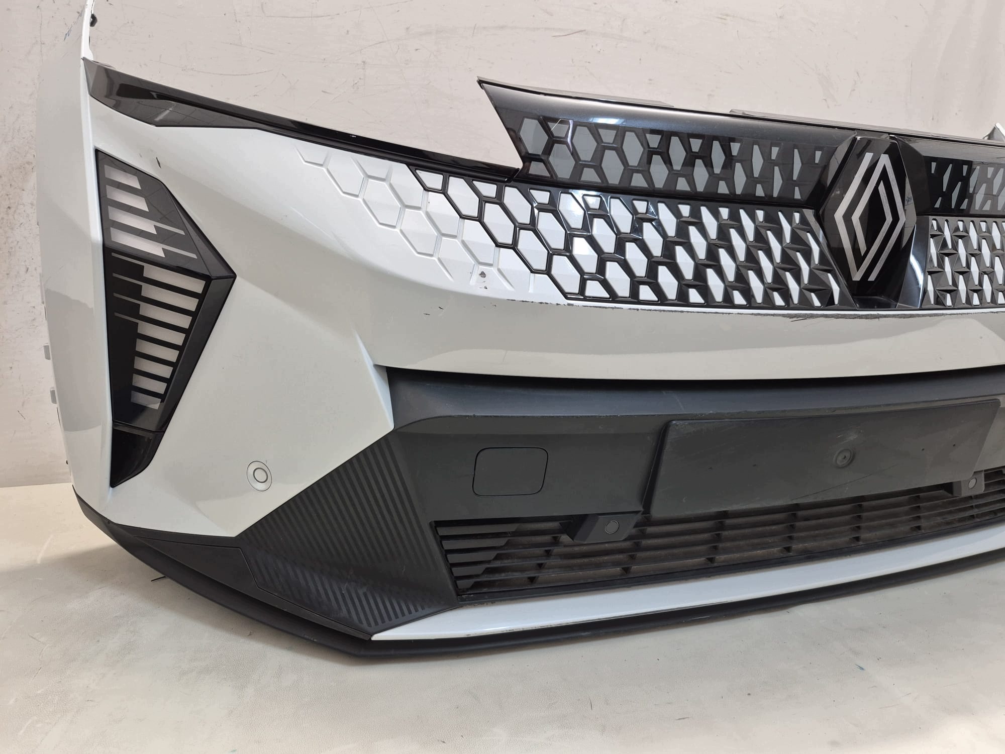 RENAULT SCENIC V 5 E-TECH 24- bumper front front PDC RADAR 620263121R