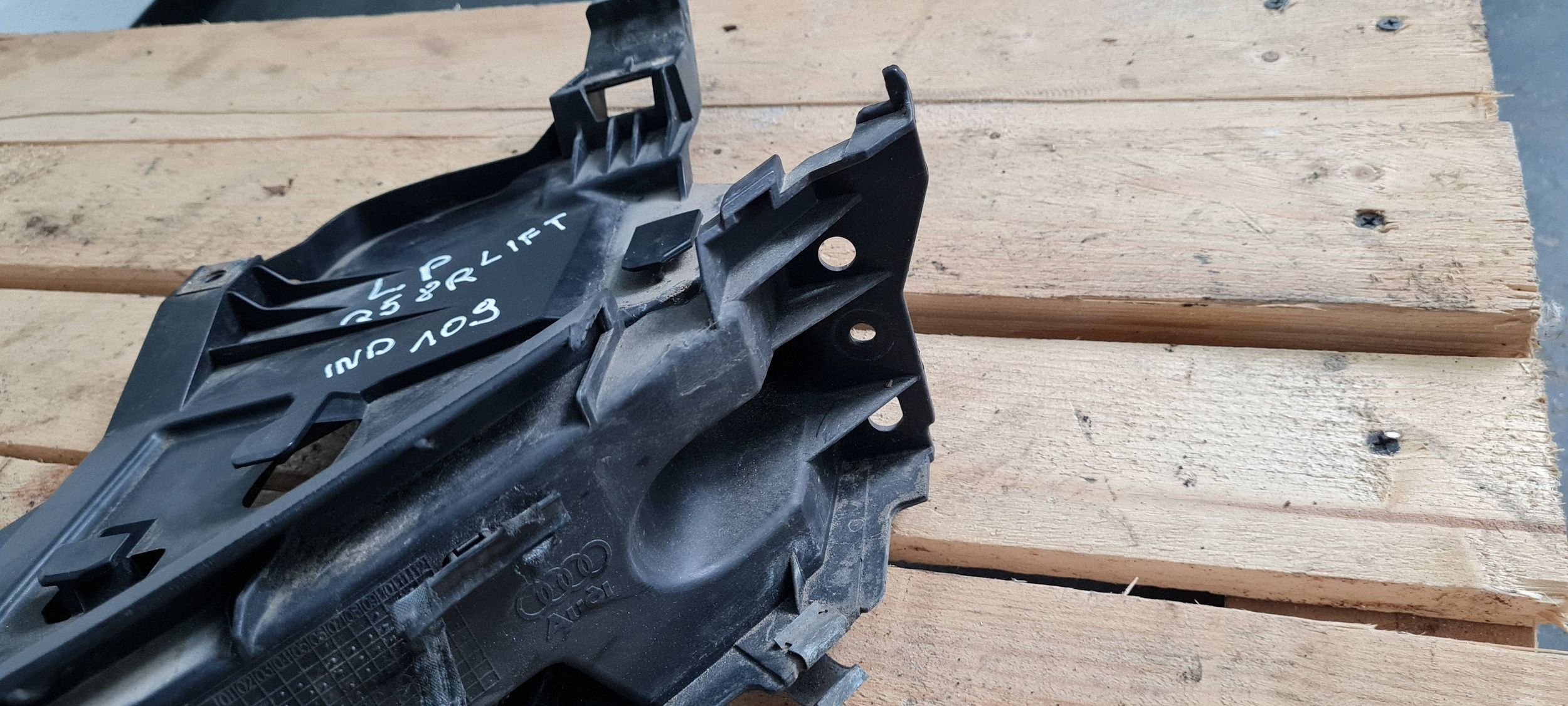 Q5 8R SQ5 LIFT bracket support holder lights left front 8R0805607B