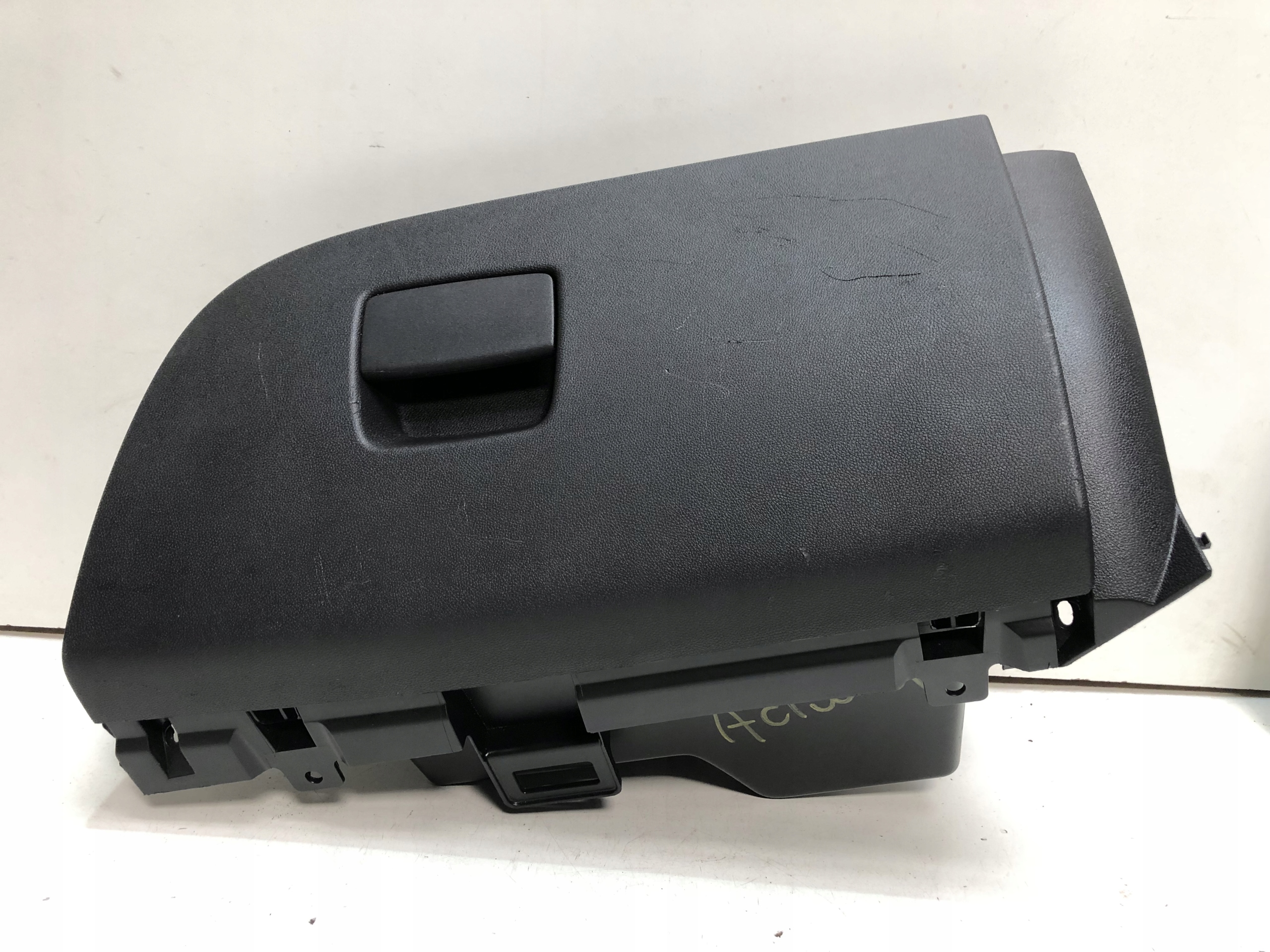 бардачок пассажира opel ADAM 39075104