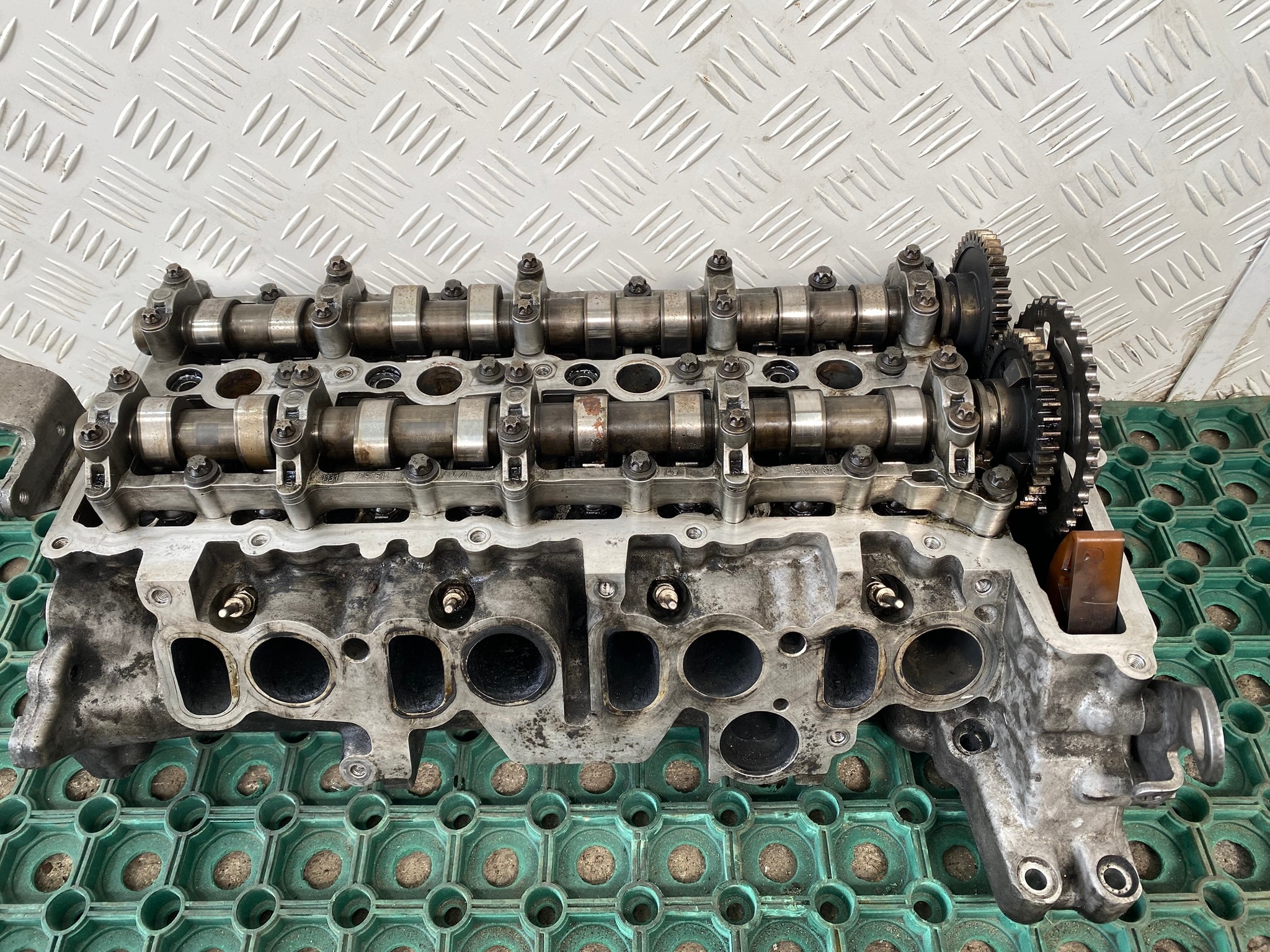 BMW E81 E87 07-12 2.0D N47D20 TESTATA completa ALBERI A CAMME 7797678 OE