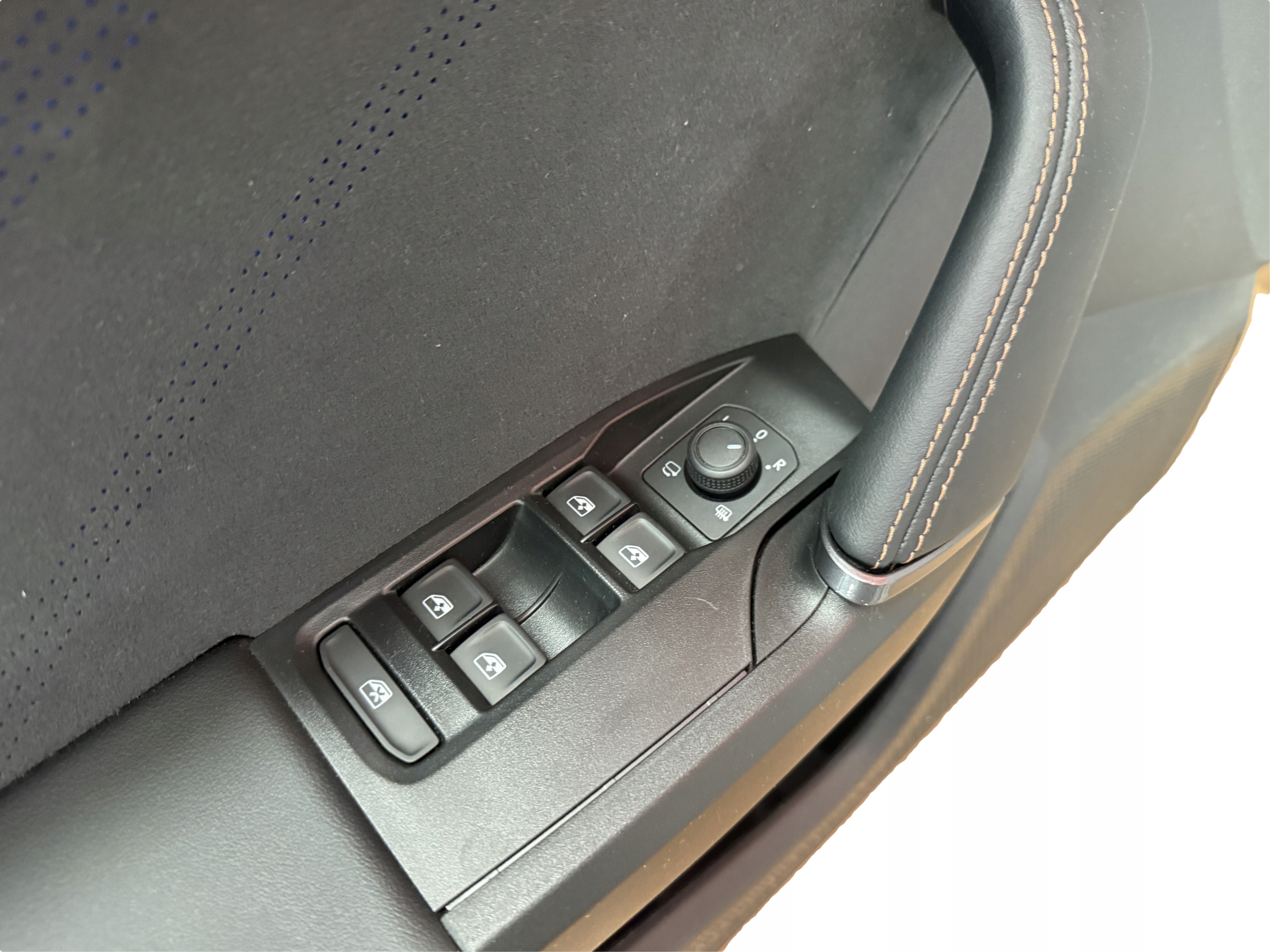 CUPRA FORMENTOR side door left front AMBIENTE