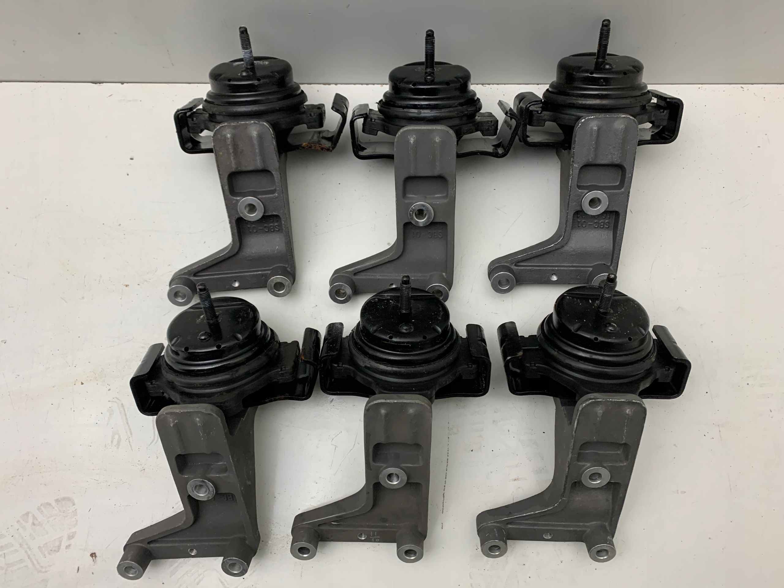 FISKER KARMA ŁAPA MOCOWANIE PODUSZKA POD SILNIK