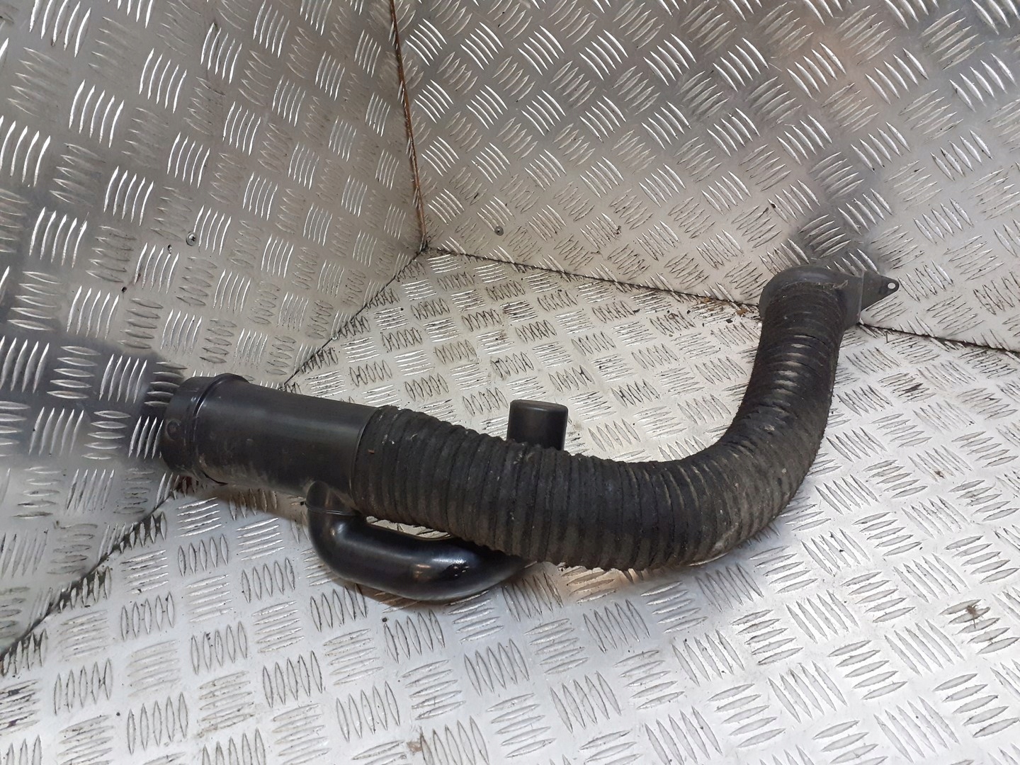 ПОВІТРОЗАБІРНИК LAGUNA II 8200235079