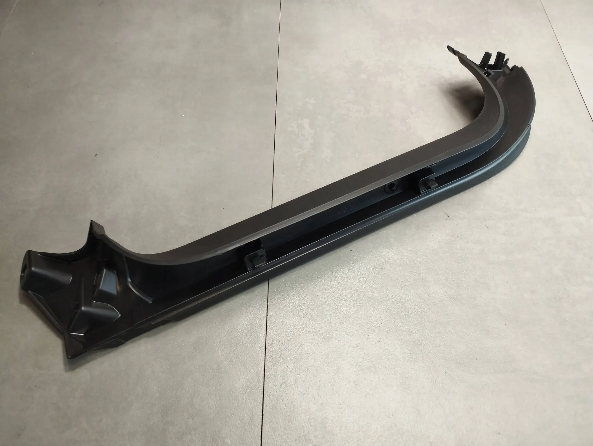 Audi Q3 F3 83A Blende Abdeckung heckklappe 83A867608