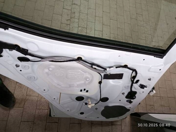ajtó far strona bal Renault Megane V E-Tech stan jak új