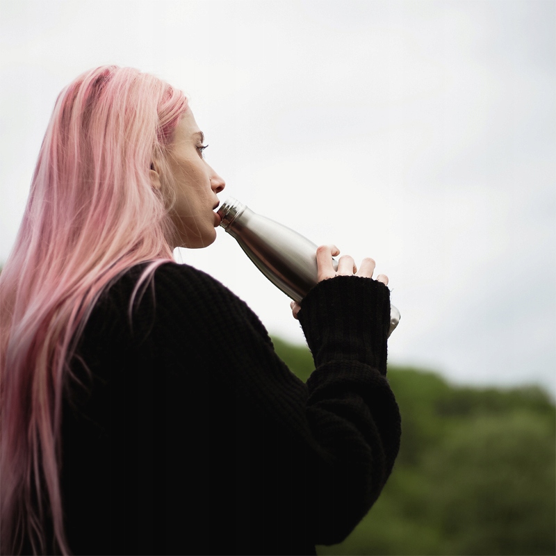 BUTELKA NA WODĘ BIDON TERMICZNA STAL TERMOS 500 ML Kolor dominujący srebrny