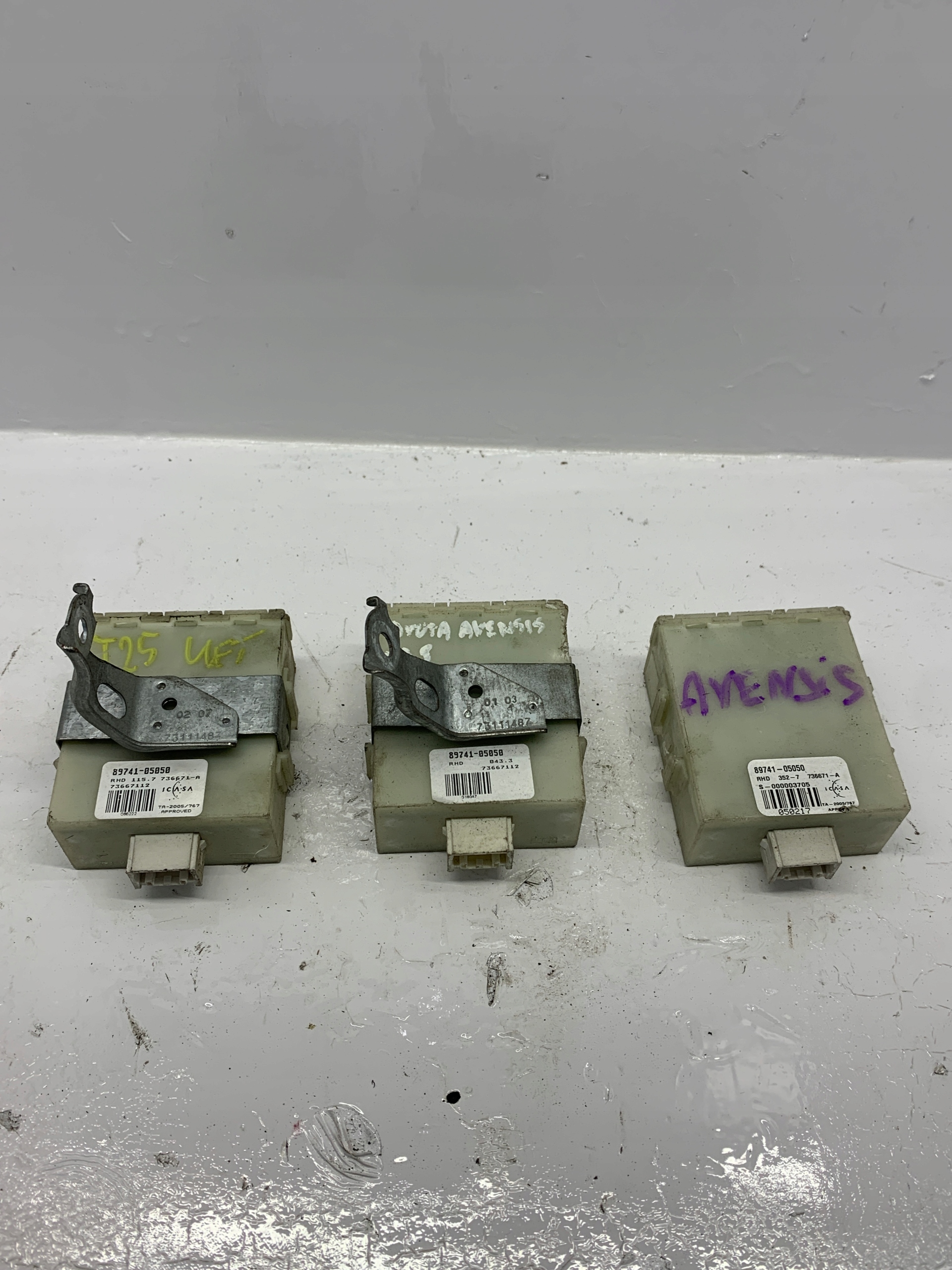 module control unit of a lock central 89741-05050 TOYOTA