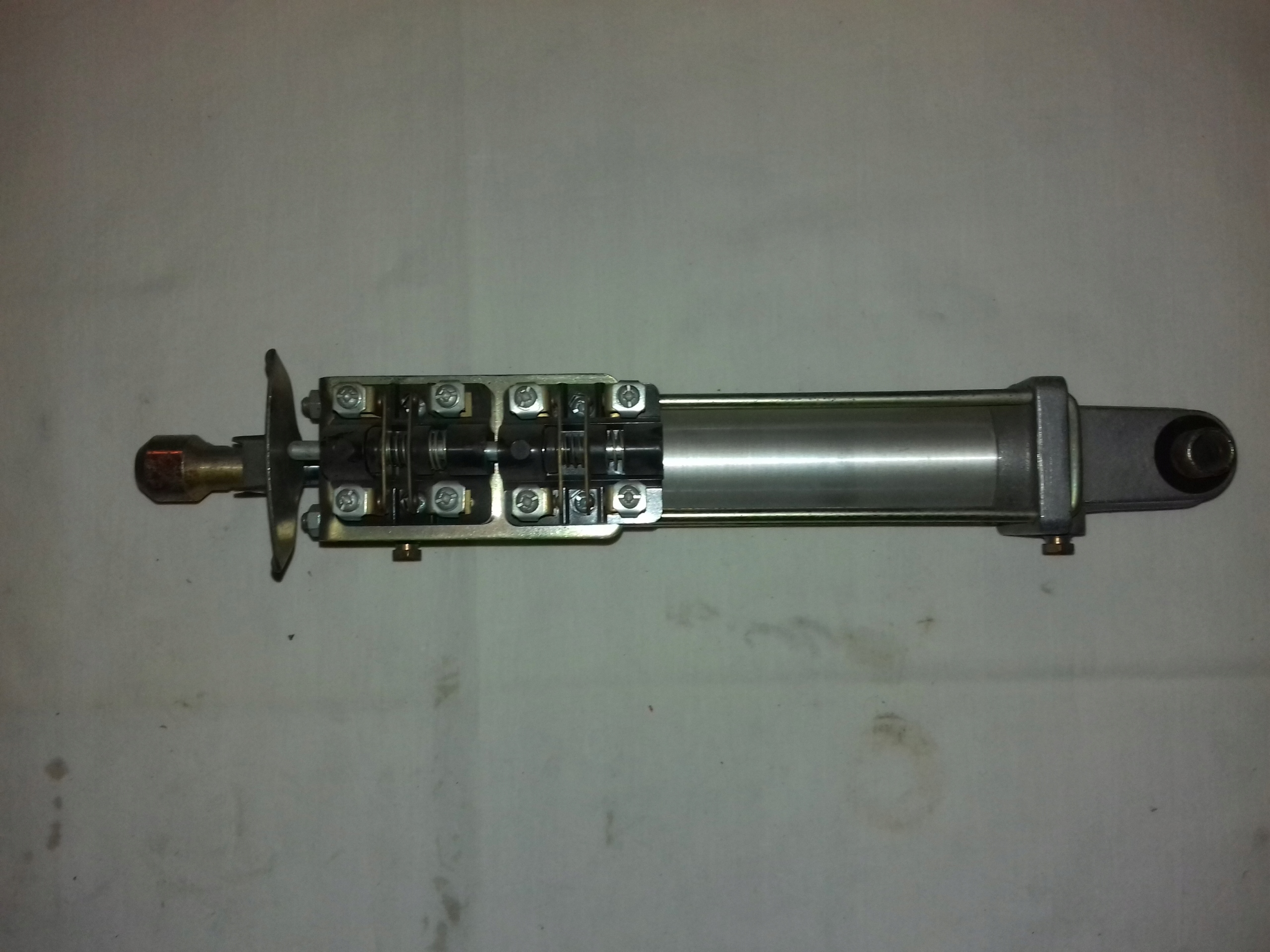 IND.69896 - Привод открывания двери Bomet