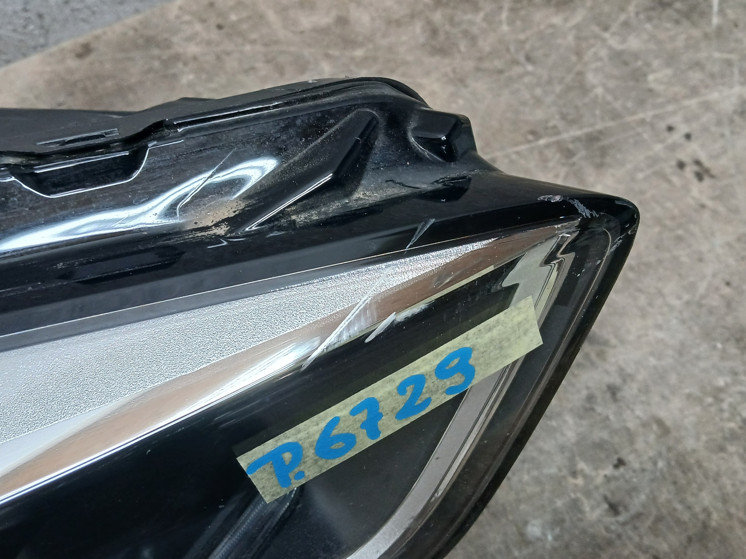 light front right BMW and 1 F40 6311 7214914-13