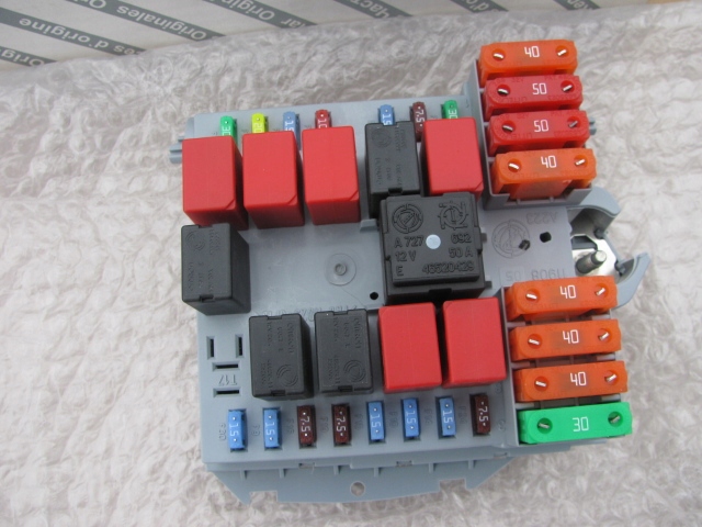 OE FIAT 1388601080 Skrzynka bezpieczników Producent części Fiat OE