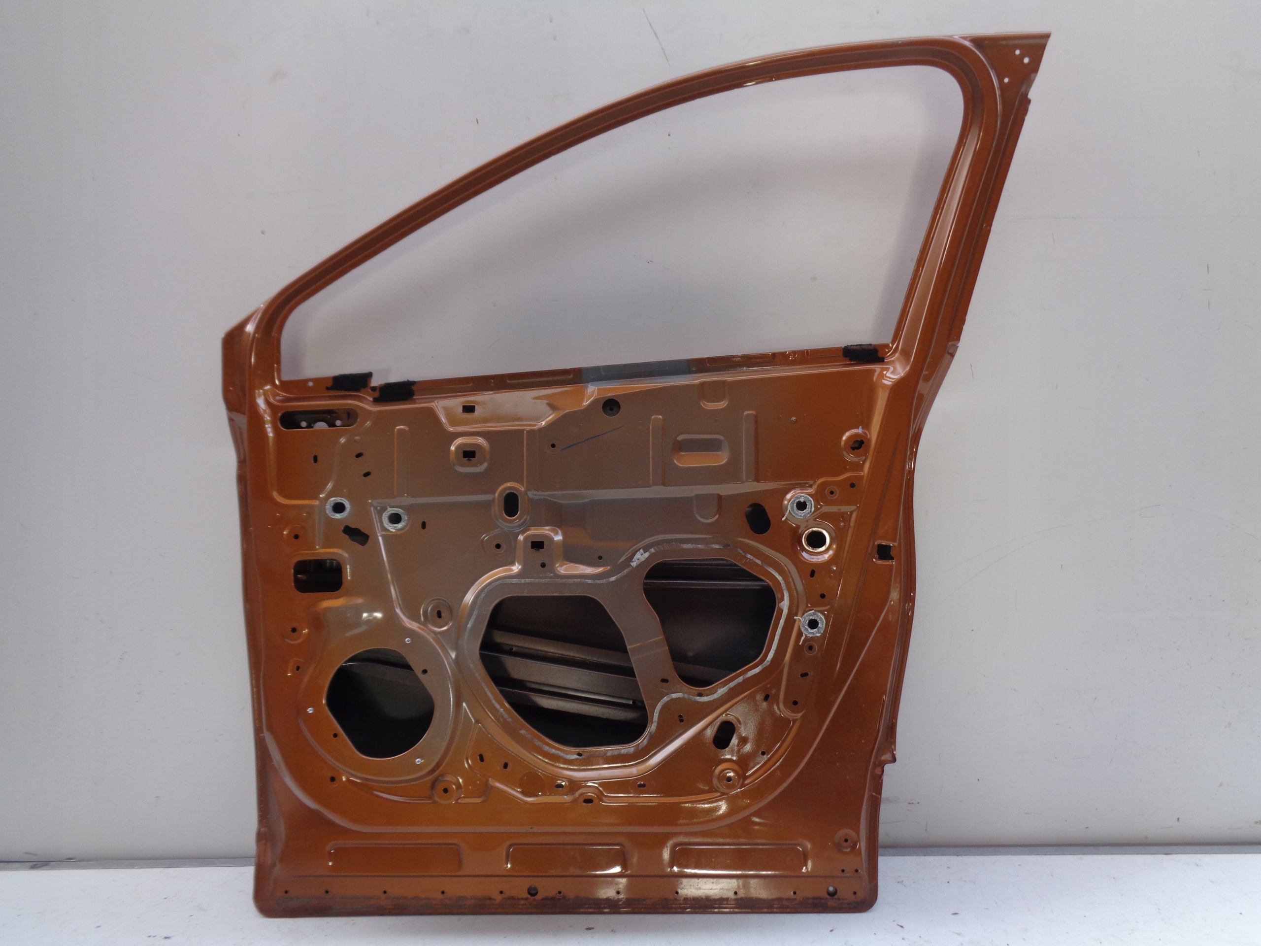 DRZWI PRAWE PRZEDNIE RENAULT CAPTUR II 19- 33051 Producent części Renault OE