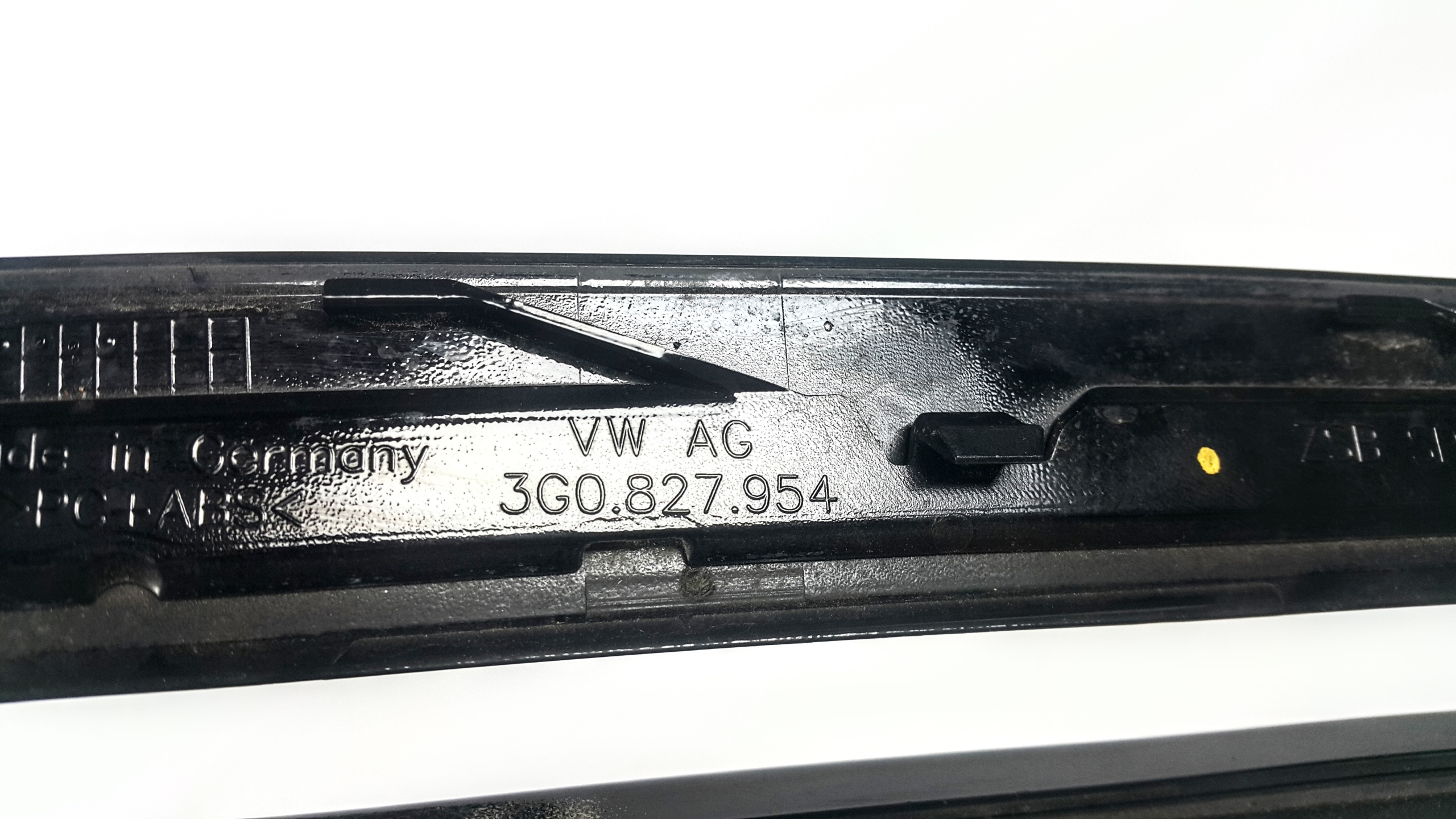 SPOJLER SPOILER LISTWY KLAPY VW PASSAT B8 3G0 3G9 Strona zabudowy tył