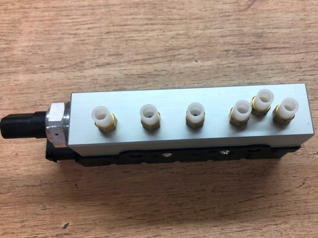 Listwa Zawory Zawieszenia Pneumatycznego AIRMATIC Do Mercedes Klasa S W220 Typ samochodu Samochody osobowe