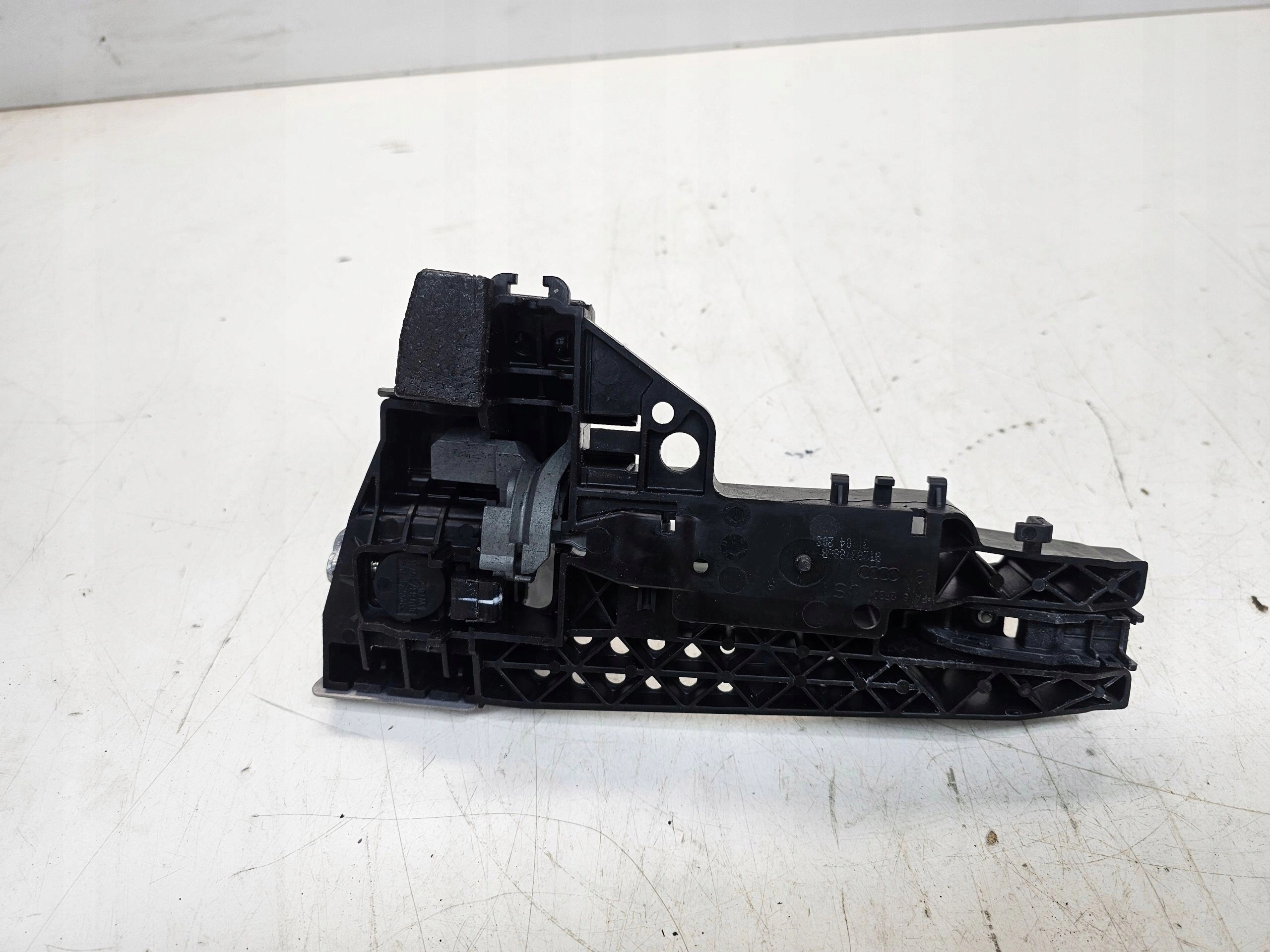 handle right AUDI A4 B8 A5 8T Q5 LS9R 8T0837886B