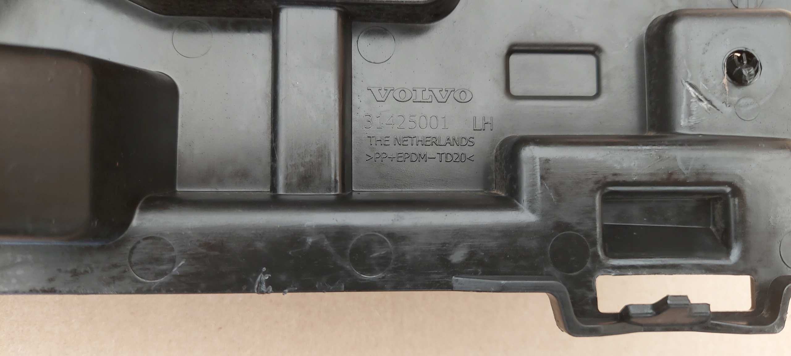 bumper bracket left front VOLVO V40 12-19 original 31425001