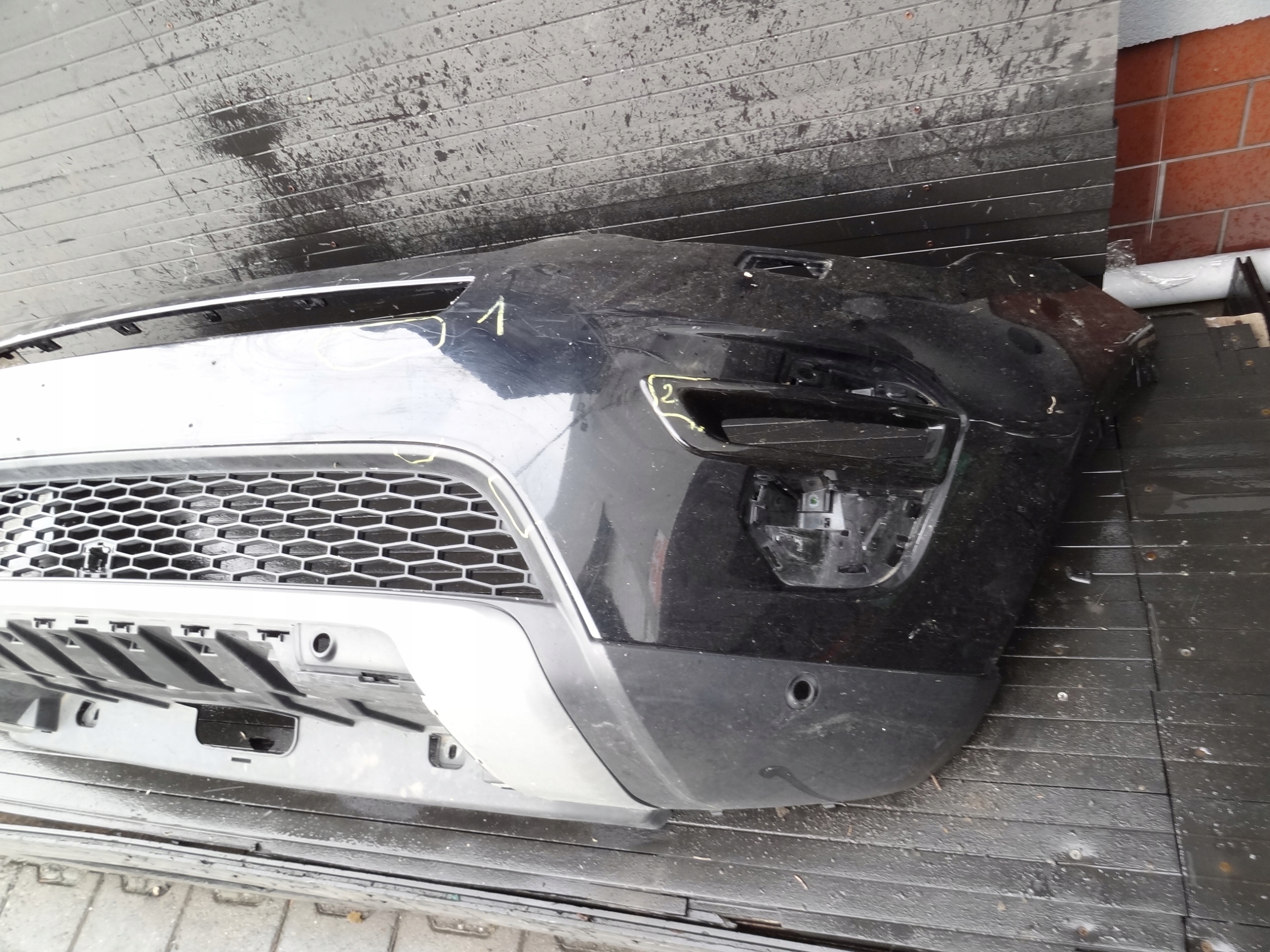 LAND ROVER DISCOVERY SPORT 2014 ZDERZAK PRZEDNI ORYGINAL Typ samochodu Samochody osobowe