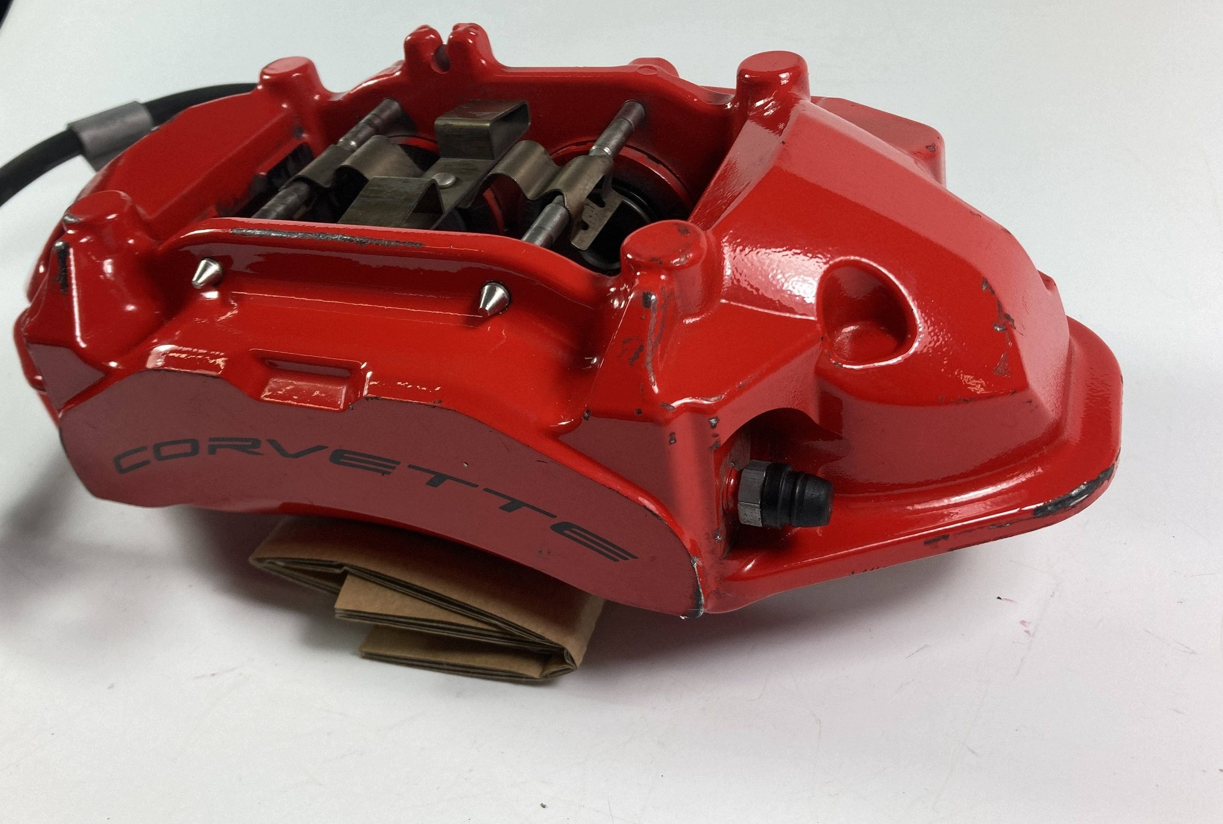 Chevrolet Corvette C8 caliper brake left rear part z przewodem 2020-26