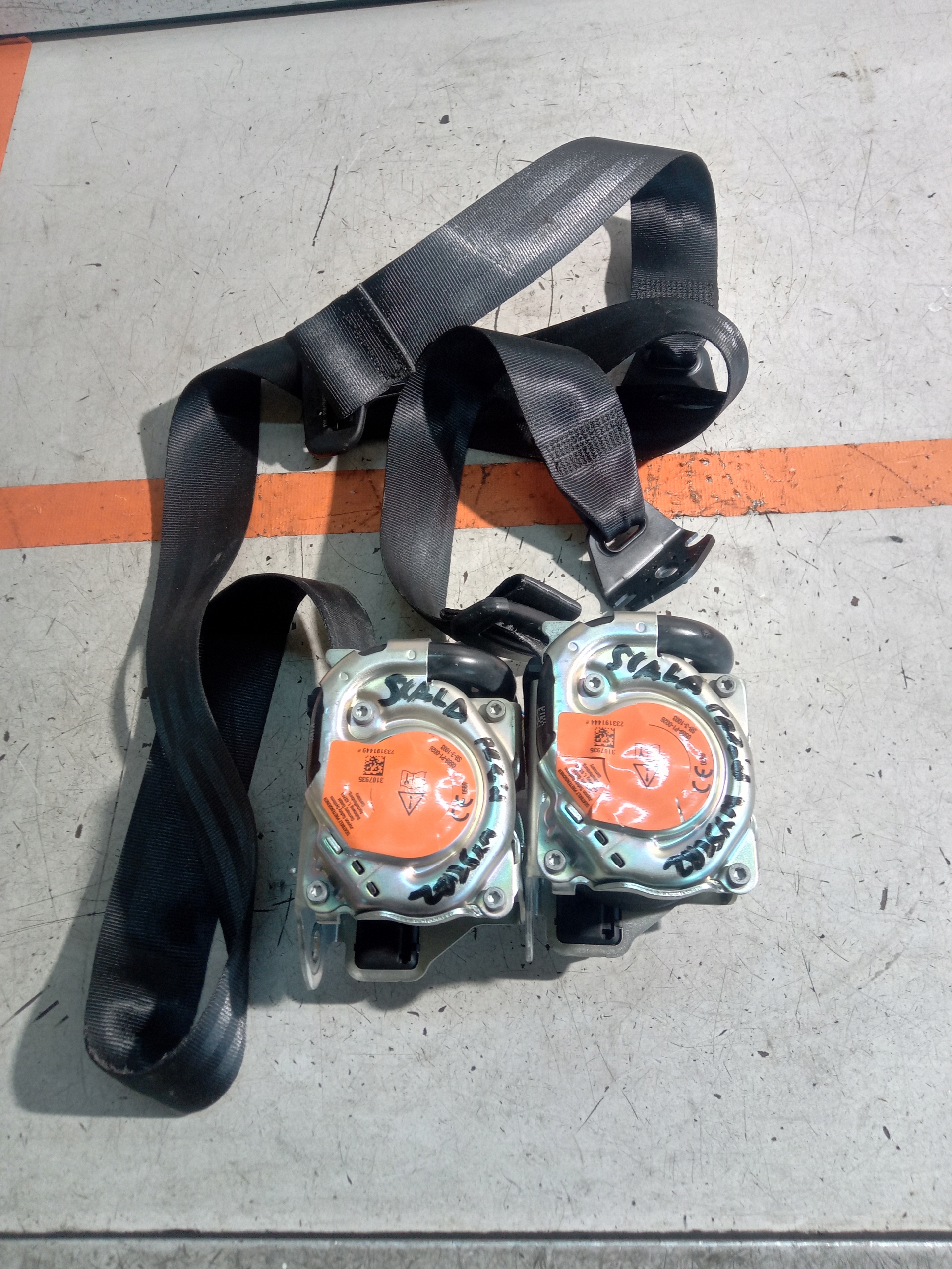 ШКОДА СКАЛА РЕМЕНЬ ЛЕВЫЙ ЗАДНИЙ ПРАВЫЙ НАТЯЖИТЕЛЬ