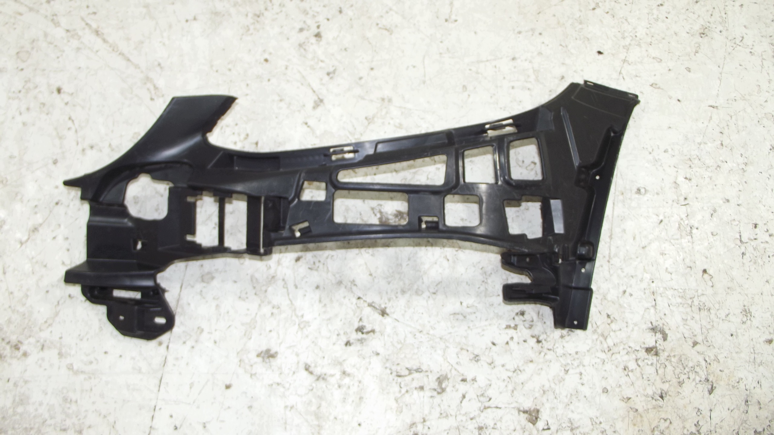 Mercedes C Klasa W205 AMG bumper bracket left front A2058853165