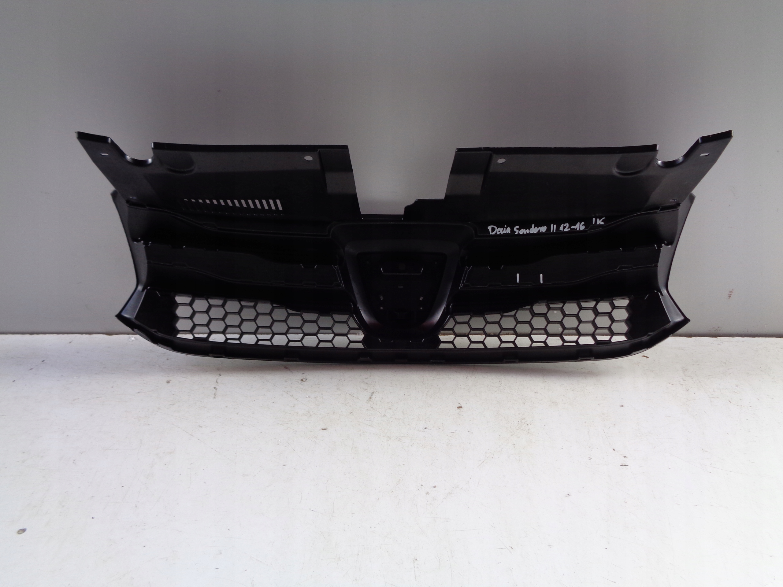 Grille DACIA SANDERO II LOGAN 12-16