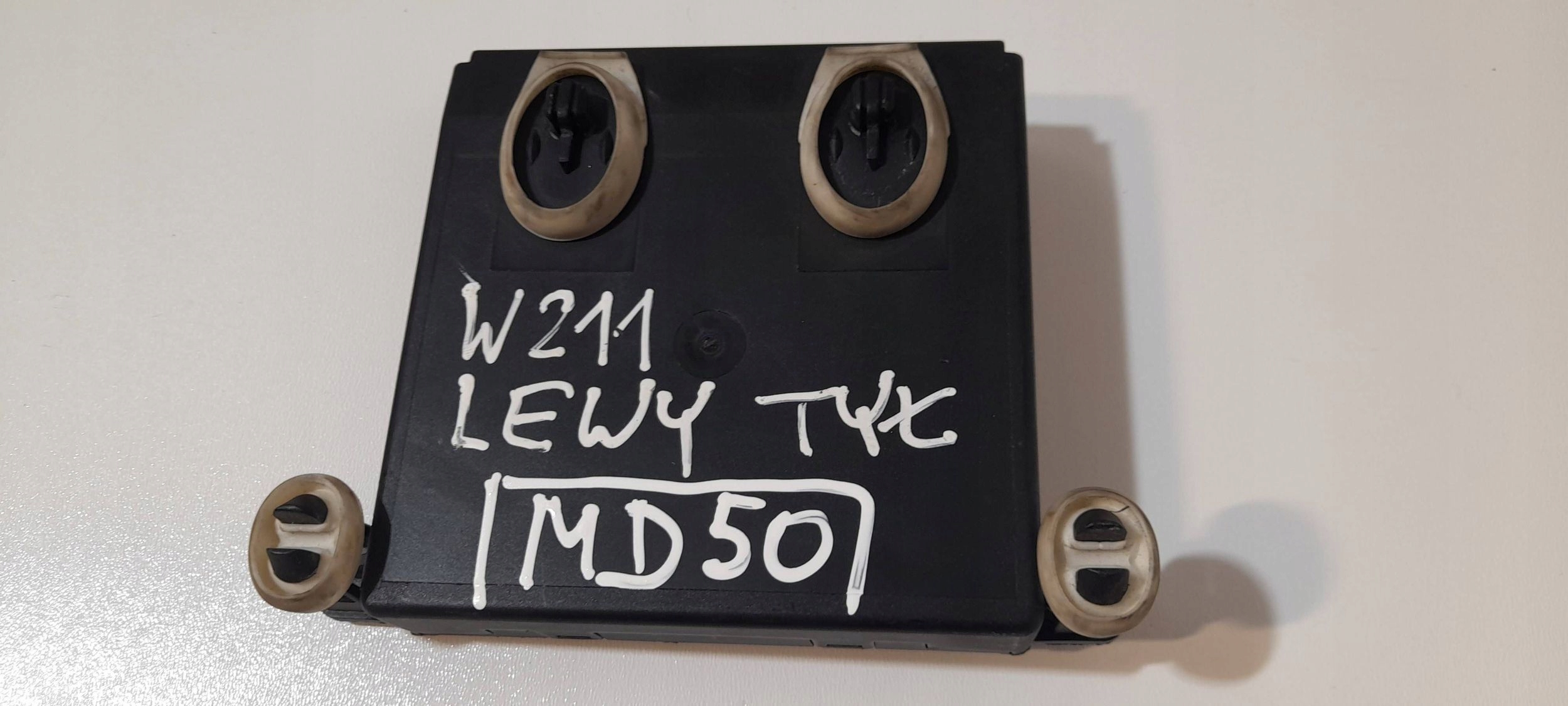 Mercedes-Benz E W211 control unit / module door left rear 2118201526 (MD50)