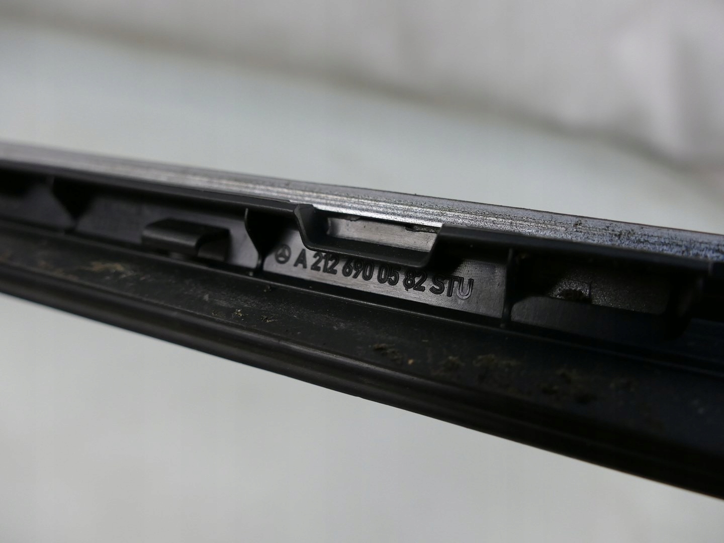 MERCEDES E W212 LIFT moulding windows CZOLOWEJ left 775