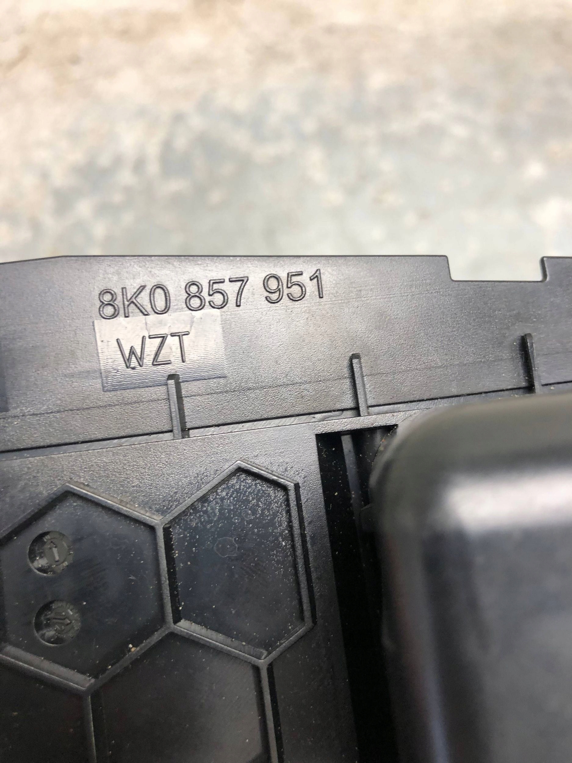ashtray passenger compartment AUDI A4 B8 LIFT 8K0857951