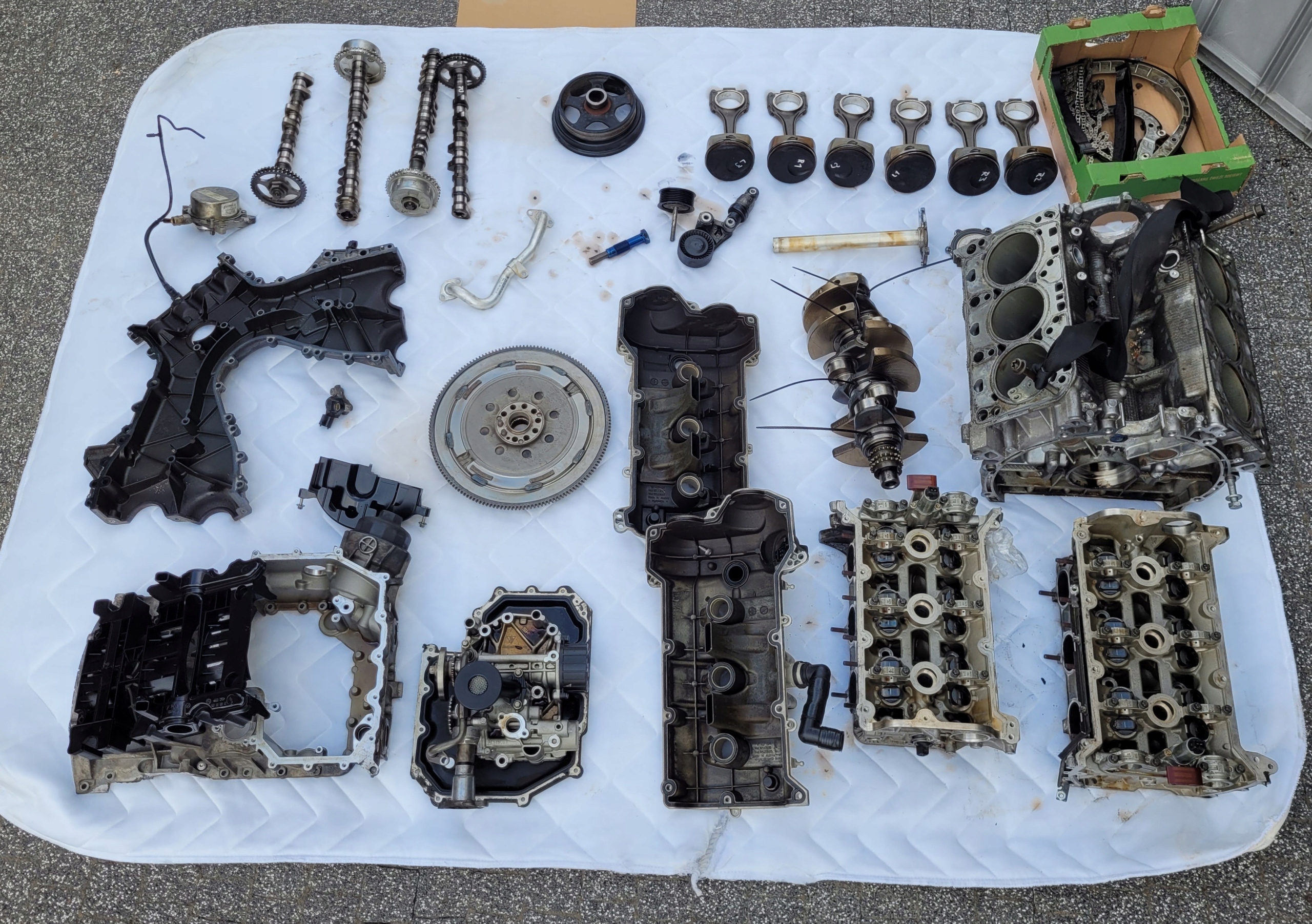 POKRYWA GŁOWICY ZAWORÓW PORSCHE 3.6 BENZYNA Producent części Porsche OE