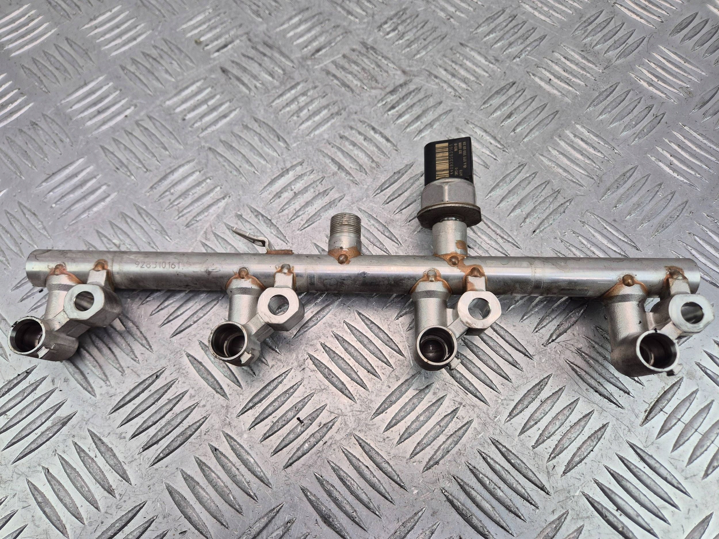 Mercedes C200 CGI W204 fuel line A2710705195
