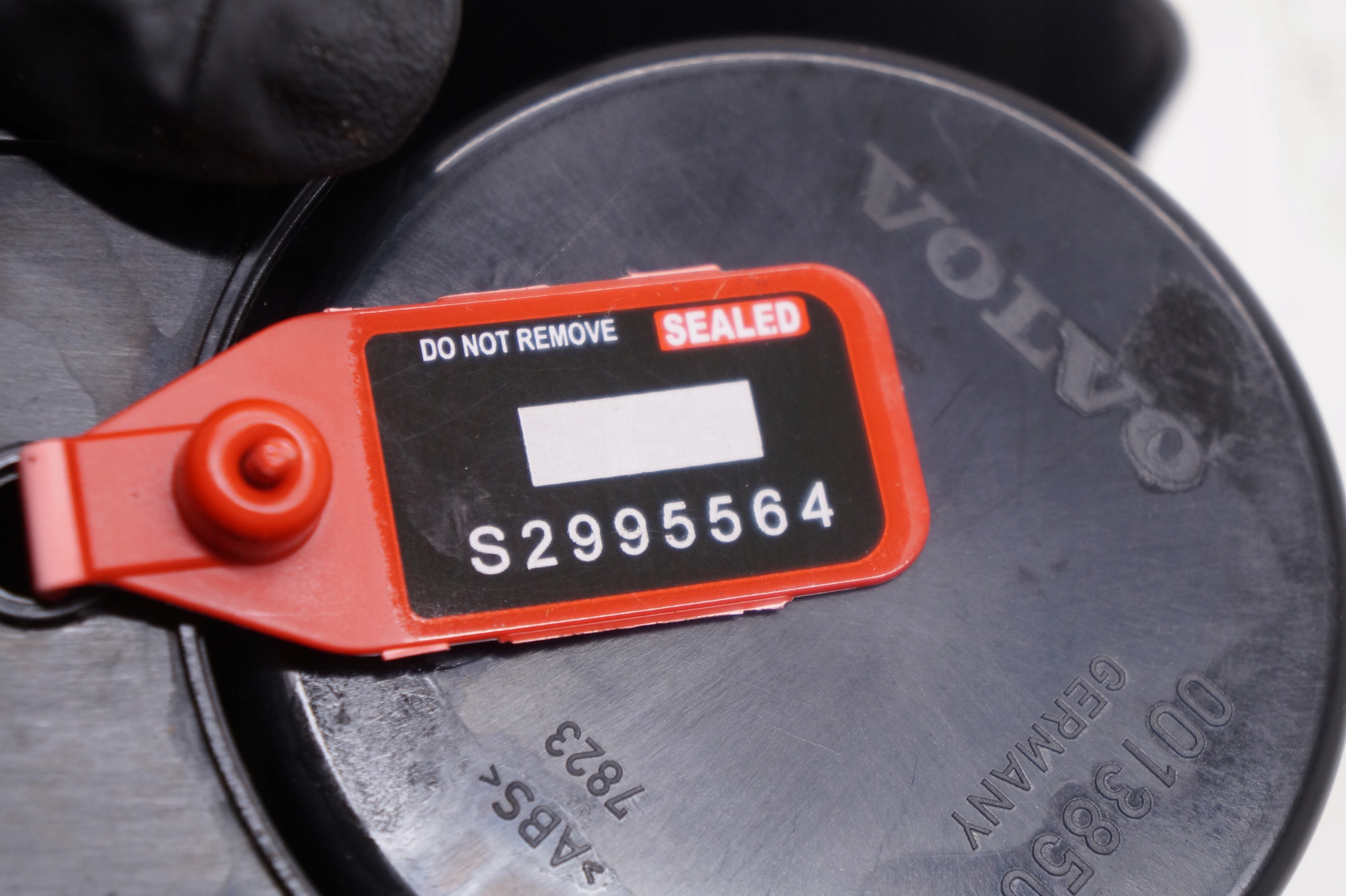 капхолдер Держатель на бардачок volvo C70 II 00138503 320203603