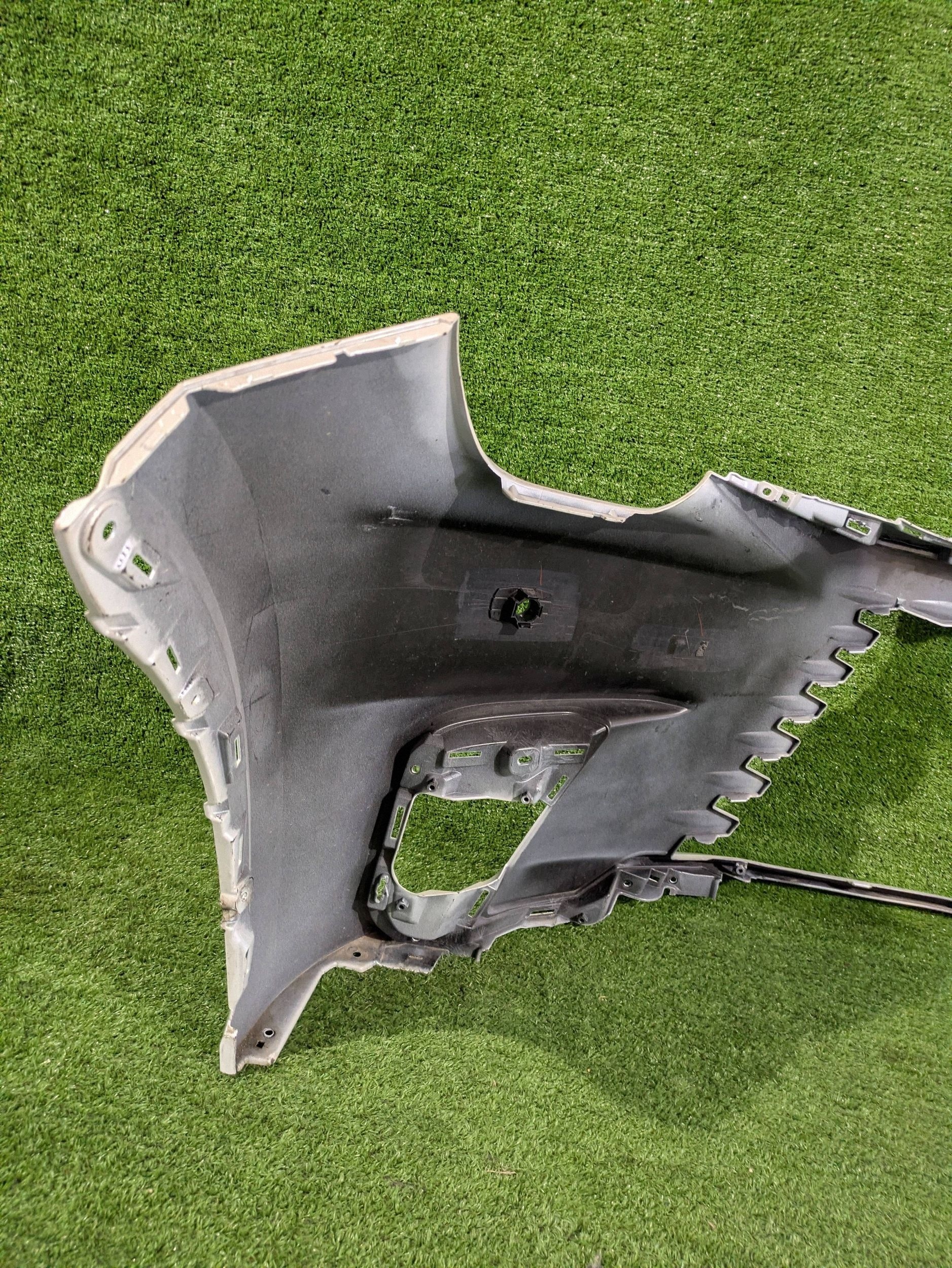 front bumper front LEXUS LBX 23- NR.Z9832
