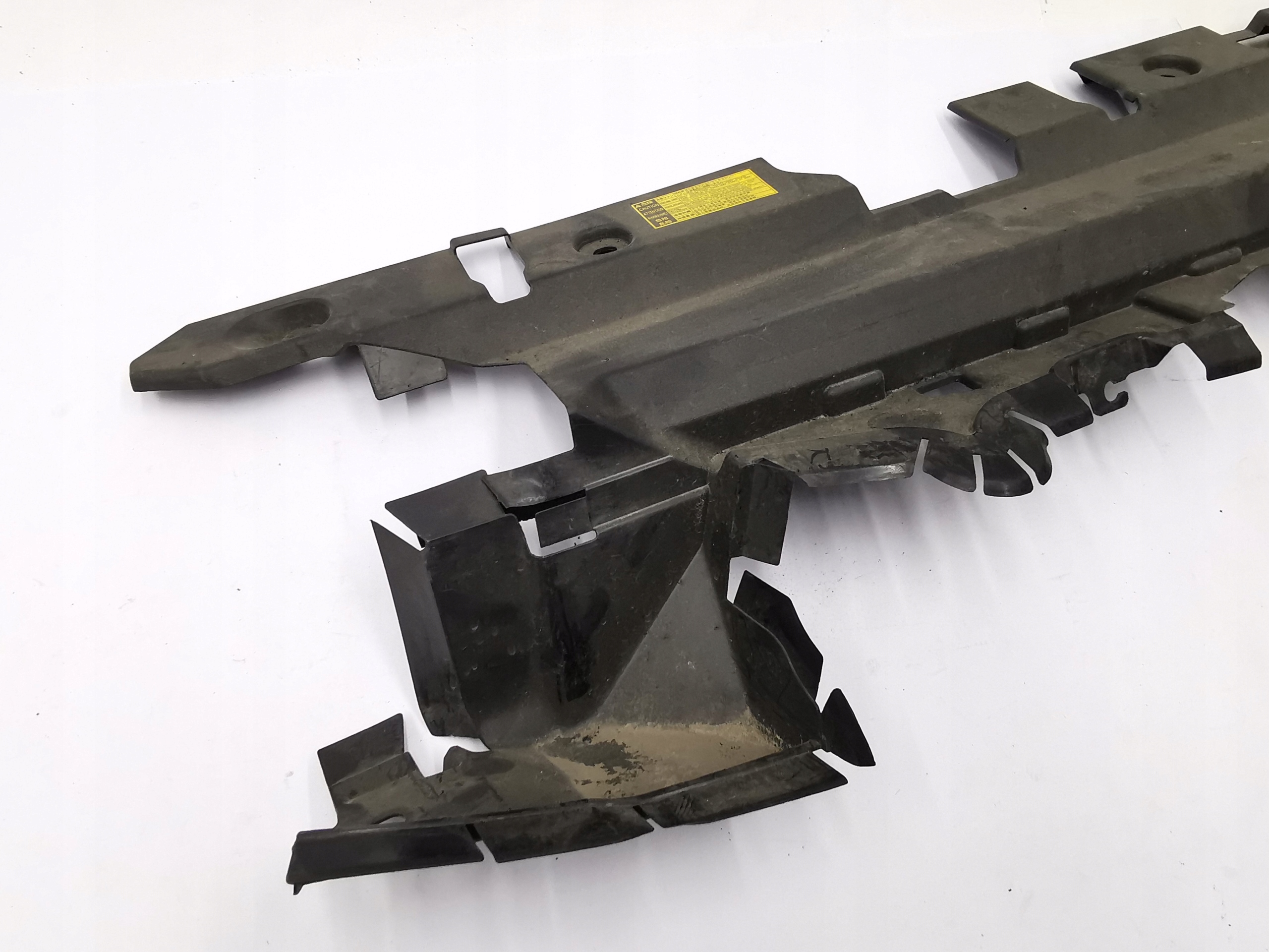 kryt stěny předek předního TOYOTA RAV-4 IV 16681-36010