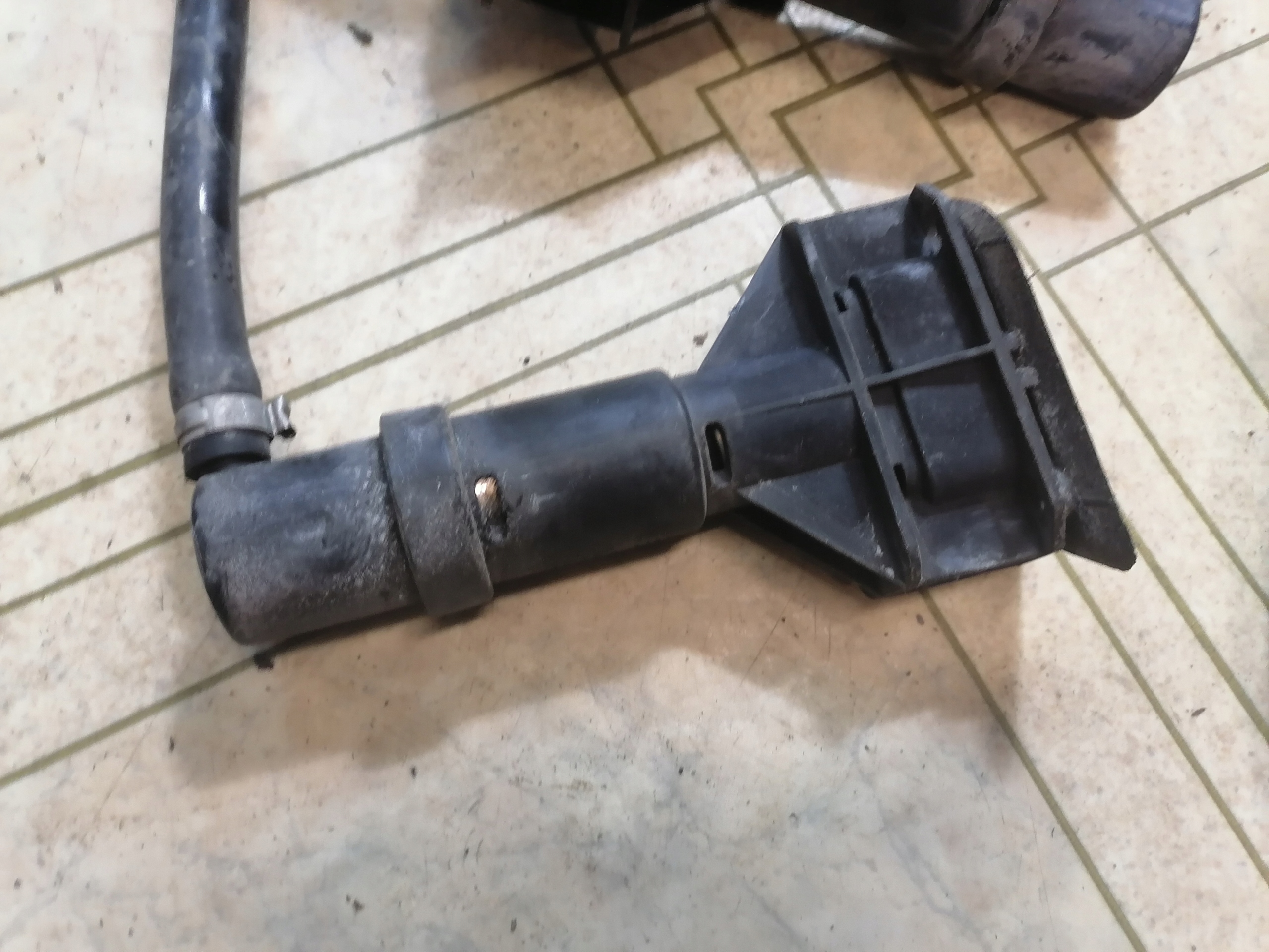dysze hadice xenon nárazníku předek audi A6 C5