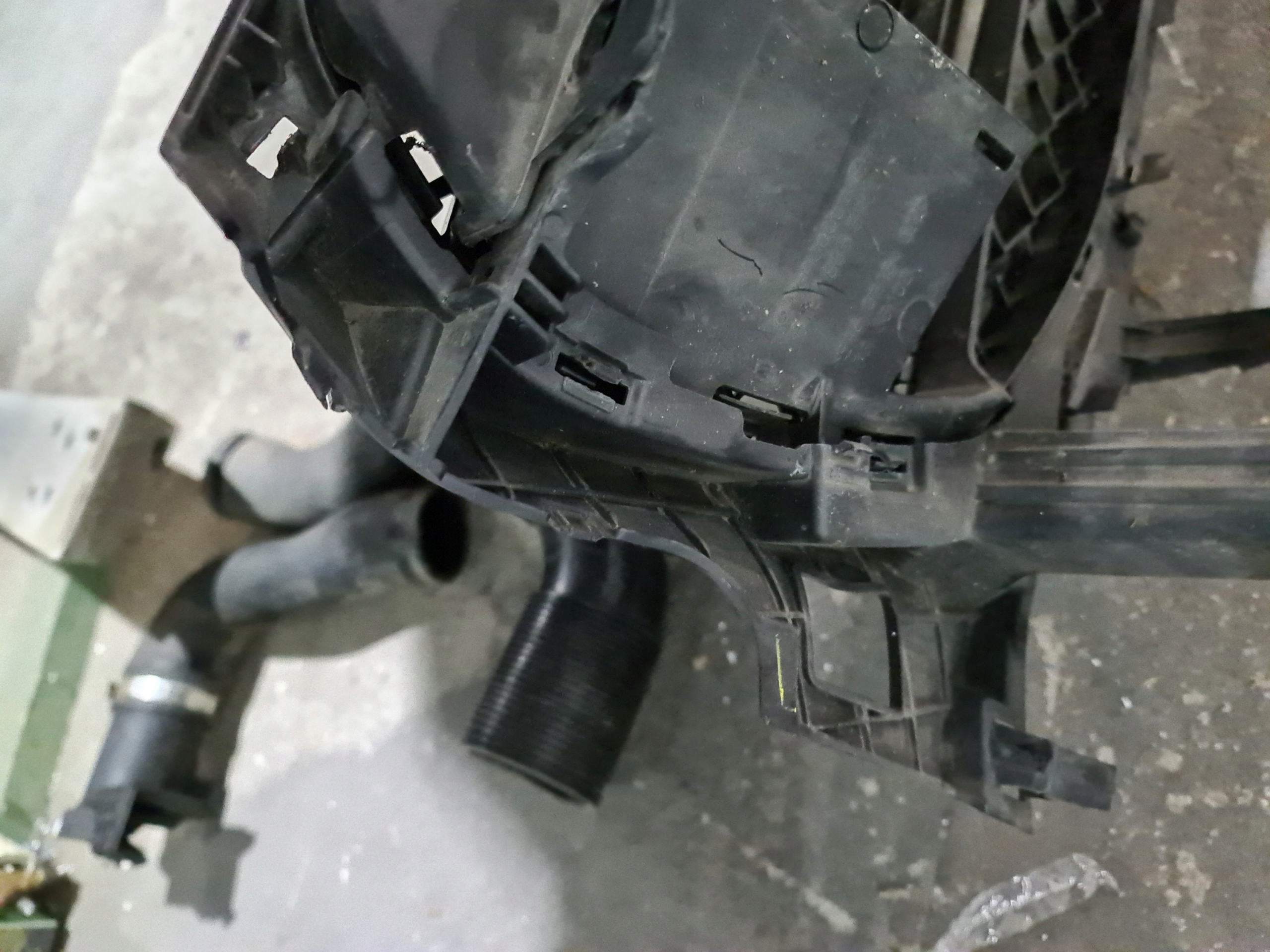 ATRAPA MOCOWANIE PRZEDNIE GRILL MERCEDES GLS X167 Producent części Mercedes-Benz OE